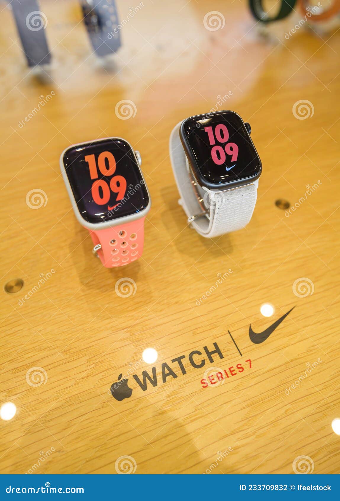 Pérdida De La Nueva Computadora Portátil Nike Apple Watch Series 7 Reloj Inteligente Fotografía editorial - Imagen de futuro, 233709832