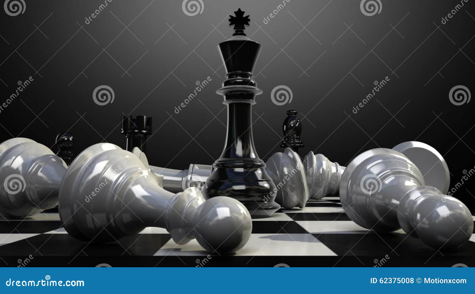 Em primeiro plano, um rei branco está no tabuleiro de xadrez, um