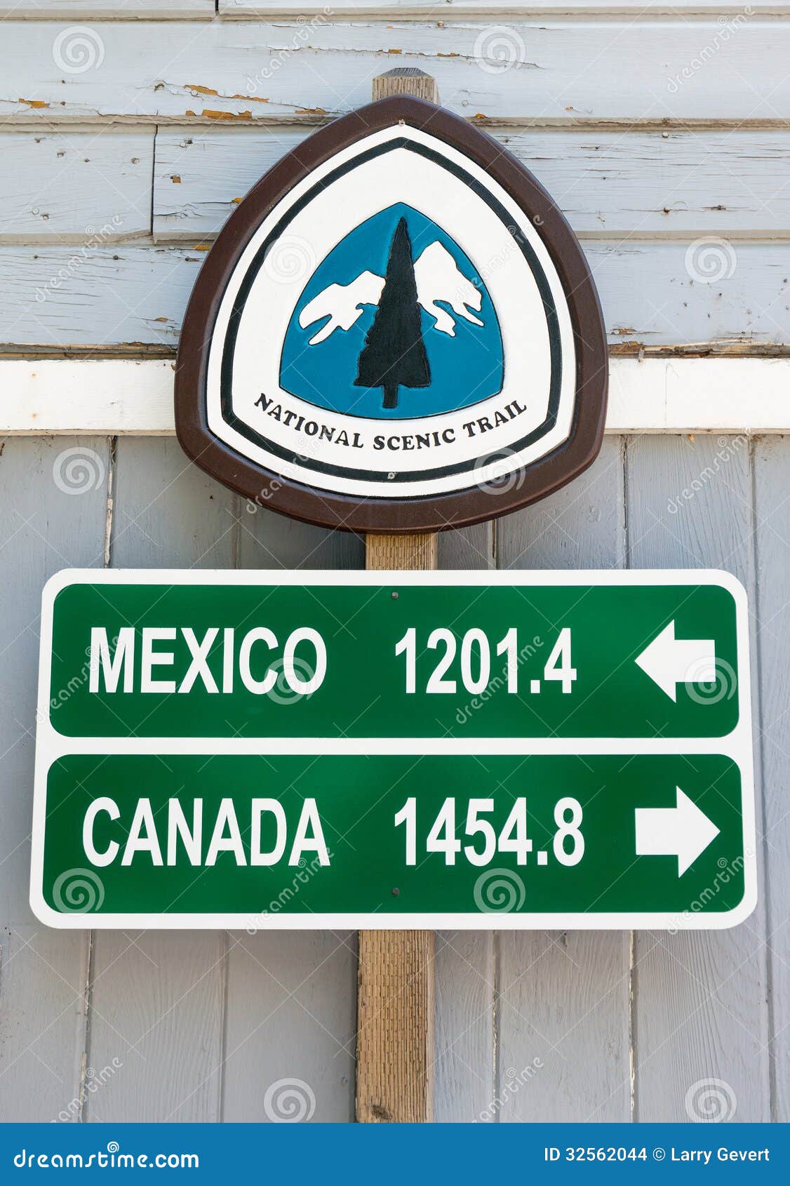 [Image: pacific-crest-trail-mileage-sign-canada-...562044.jpg]