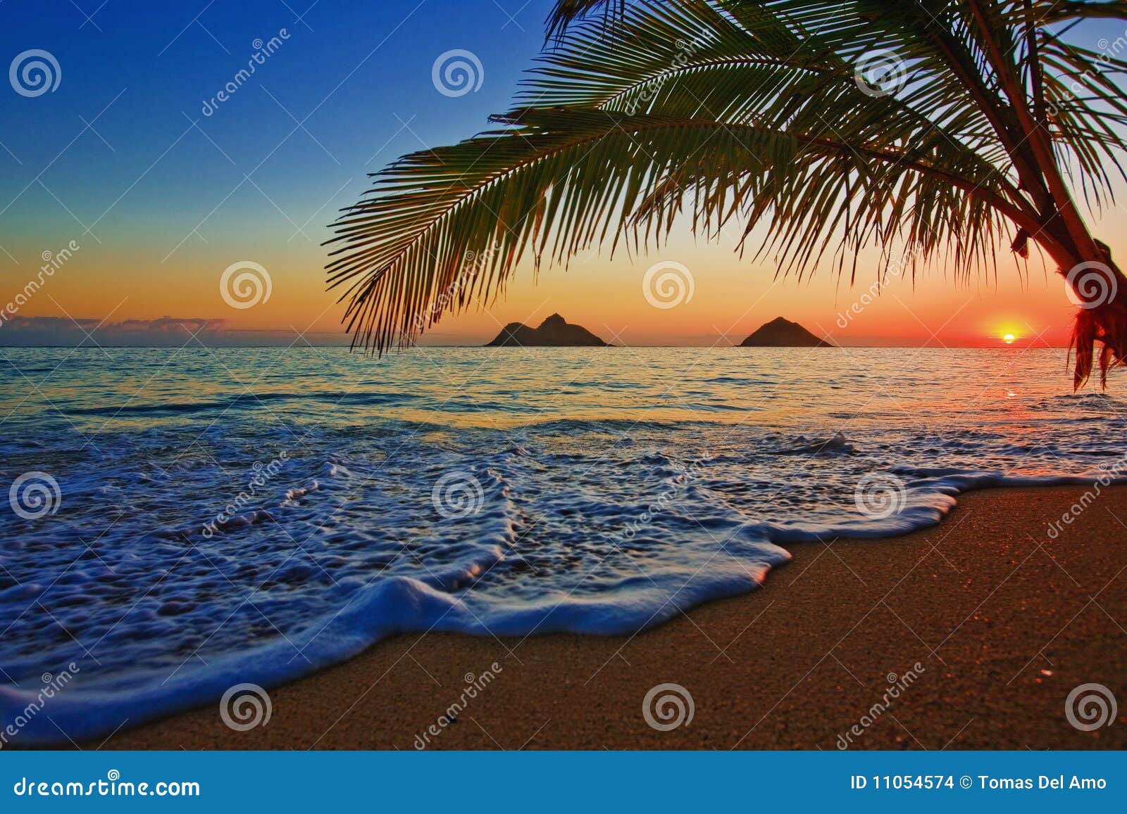 pacific sunrise at lanikai beach in hawaii