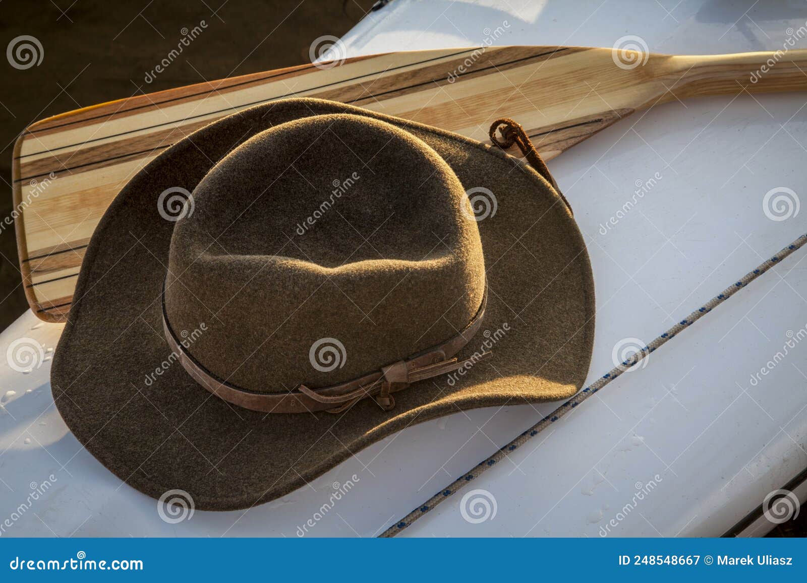 Paddle, hat and canoe stock image. Image of scratched 248548667