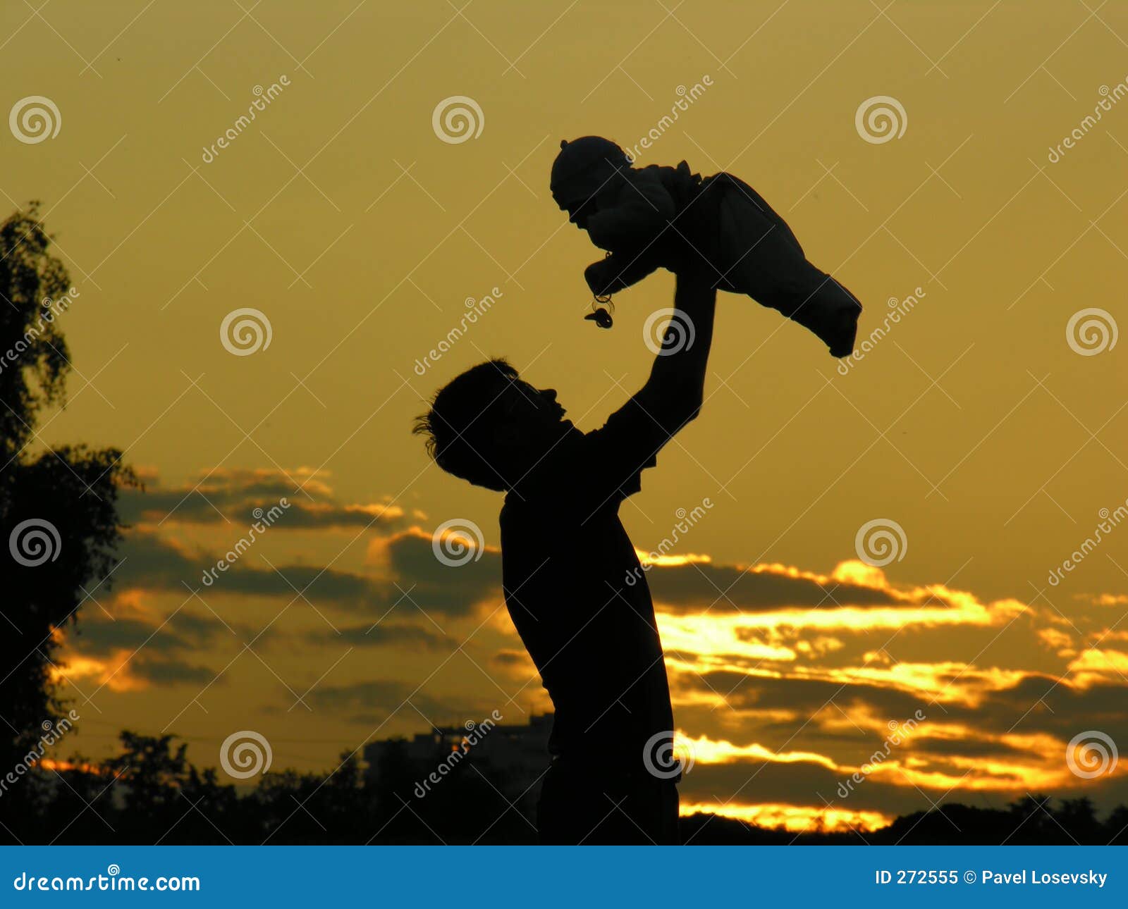 2 959 Silueta Del Padre Y Del Bebe Fotos Libres De Derechos Y Gratuitas De Dreamstime