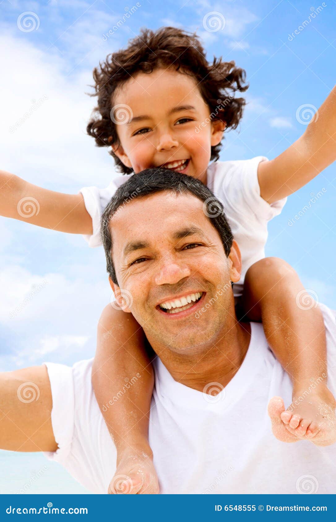 Padre e hijo felices imagen de archivo. Imagen de joven 6548555