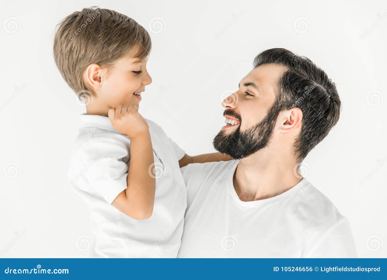 Padre e hijo felices junto foto de archivo. Imagen de sonrisa 105246656