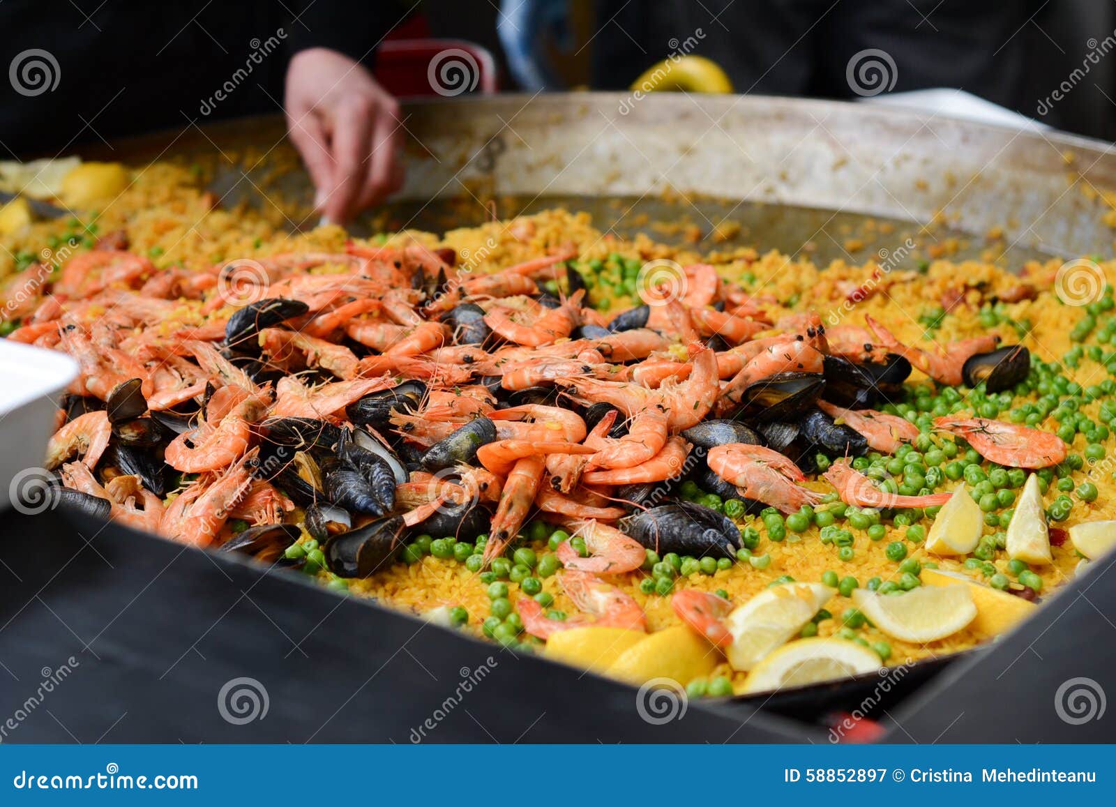 Paella en el mercado imagen de archivo. Imagen de grande 58852897