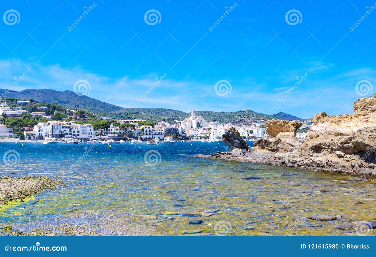 Paesaggio Del Mare Con Cadaques Catalogna Spagna Vicino Di Barcellona Fotografia Stock Immagine Di Spagna Catalogna