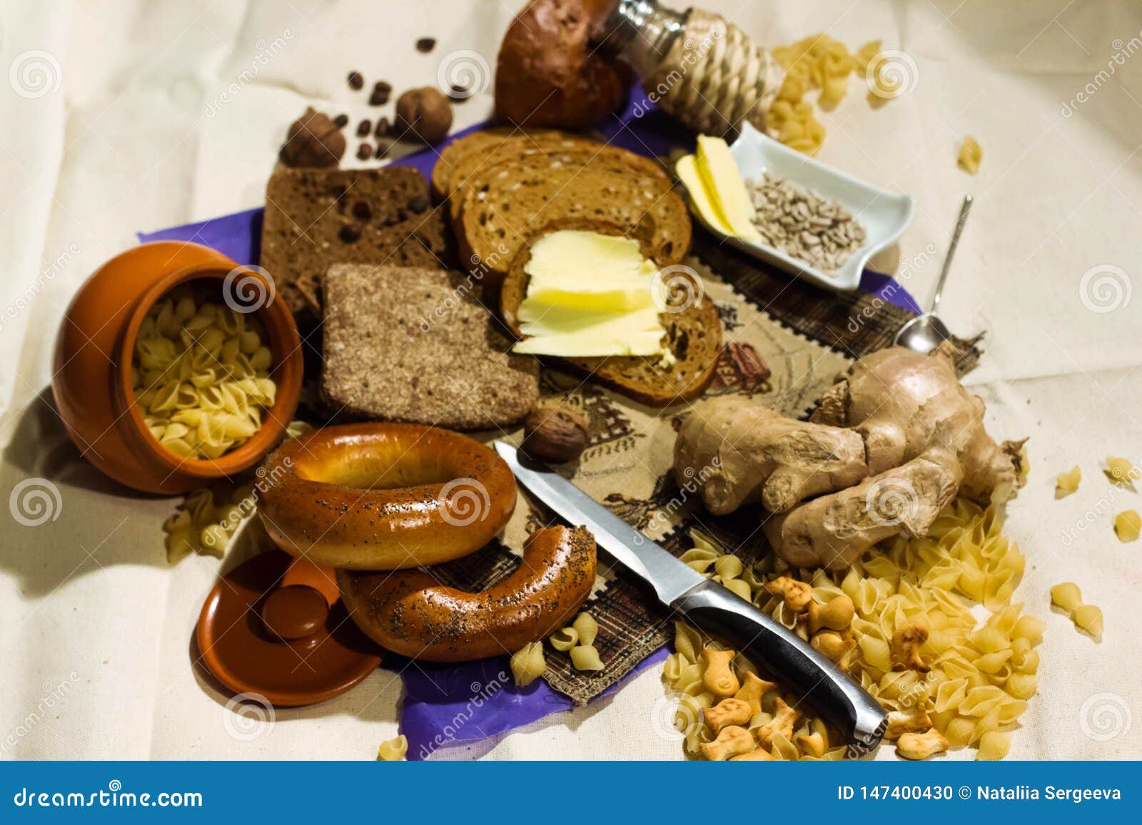 Pain Entier De Grain Mis Sur Le Plat En Bois De Cuisine Pain