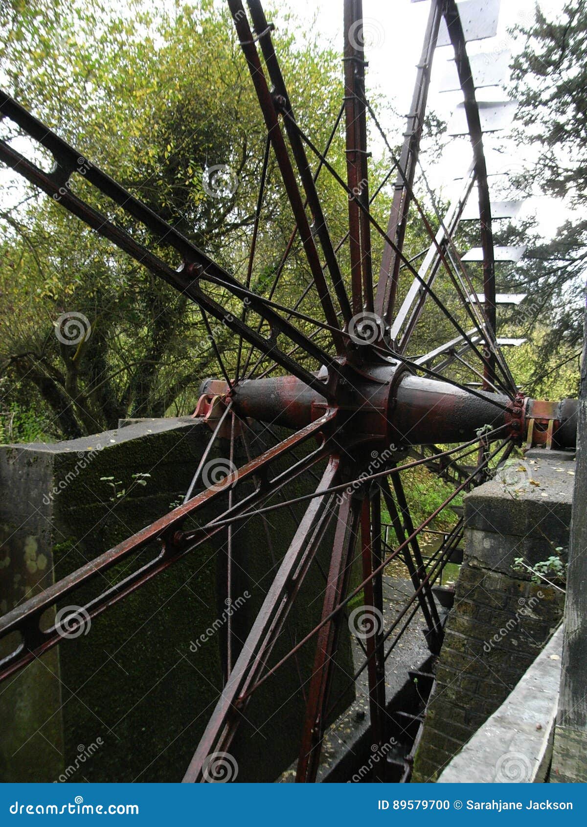 painshill metal water wheel, very large from england