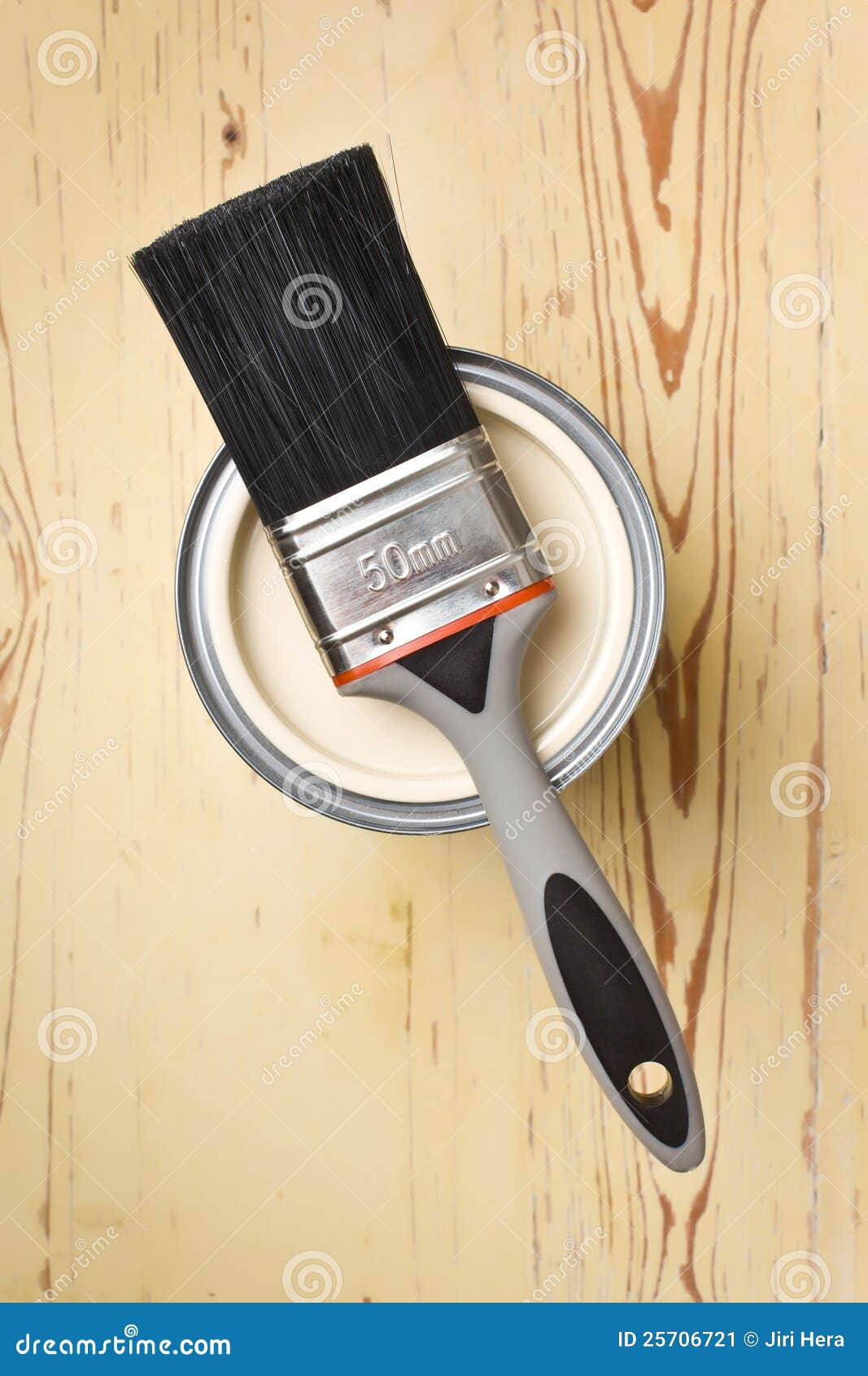 Paint brush and tin can stock image. Image of housework 25706721