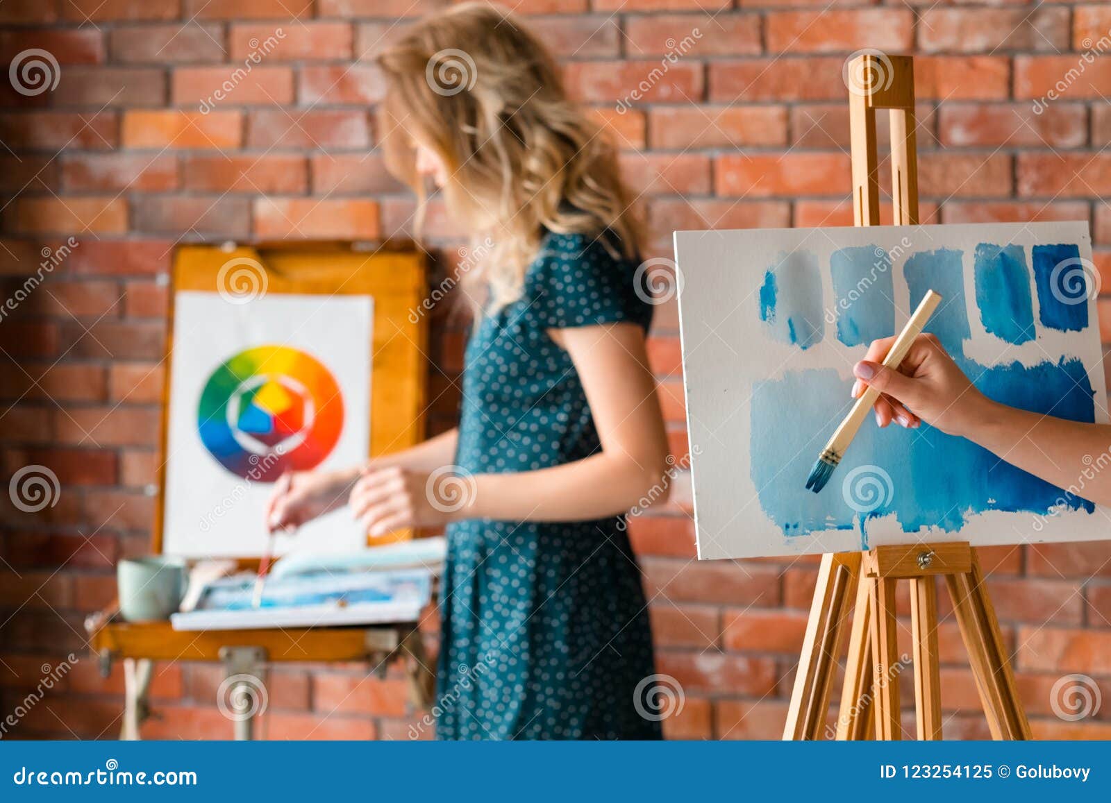 paint art class dilute watercolor teacher student