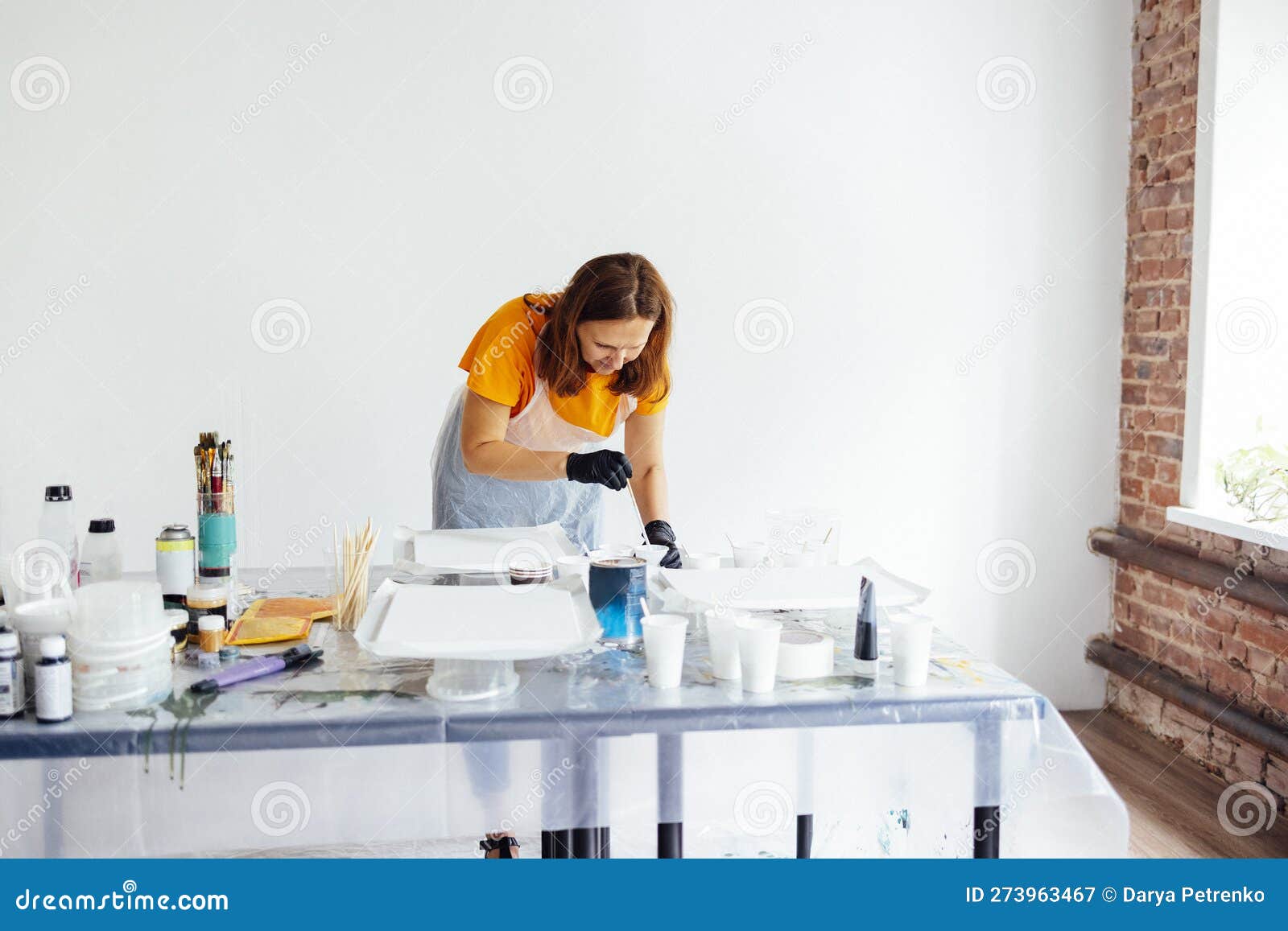 Painting Tutorial. White Woman in the Gloves Paint with Liquid Acrylic