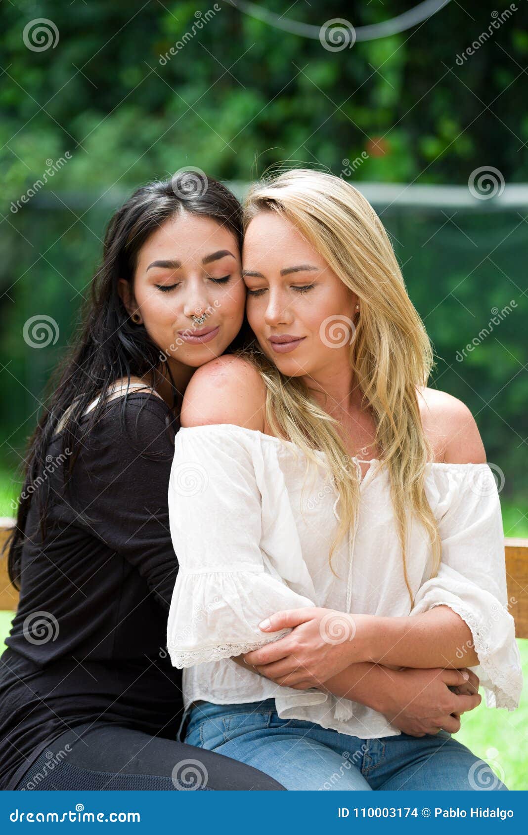 strap on lesbian Brunette Maybell recommend Free porn penetration pics