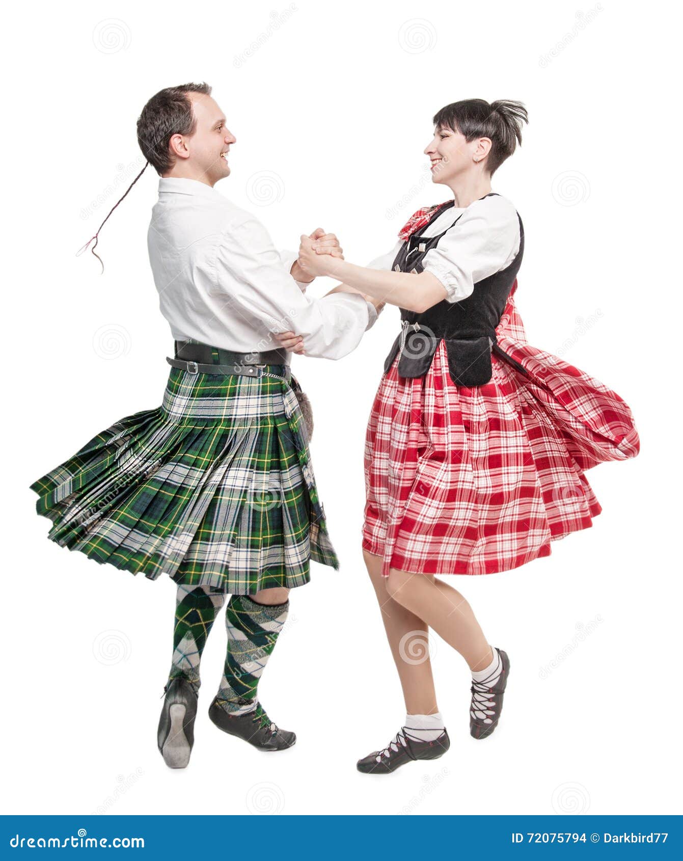 Плясать перед. Кейли танец Шотландия. Шотландские танцы мужские. Шотландцы танцуют. Шотландский килт танец.