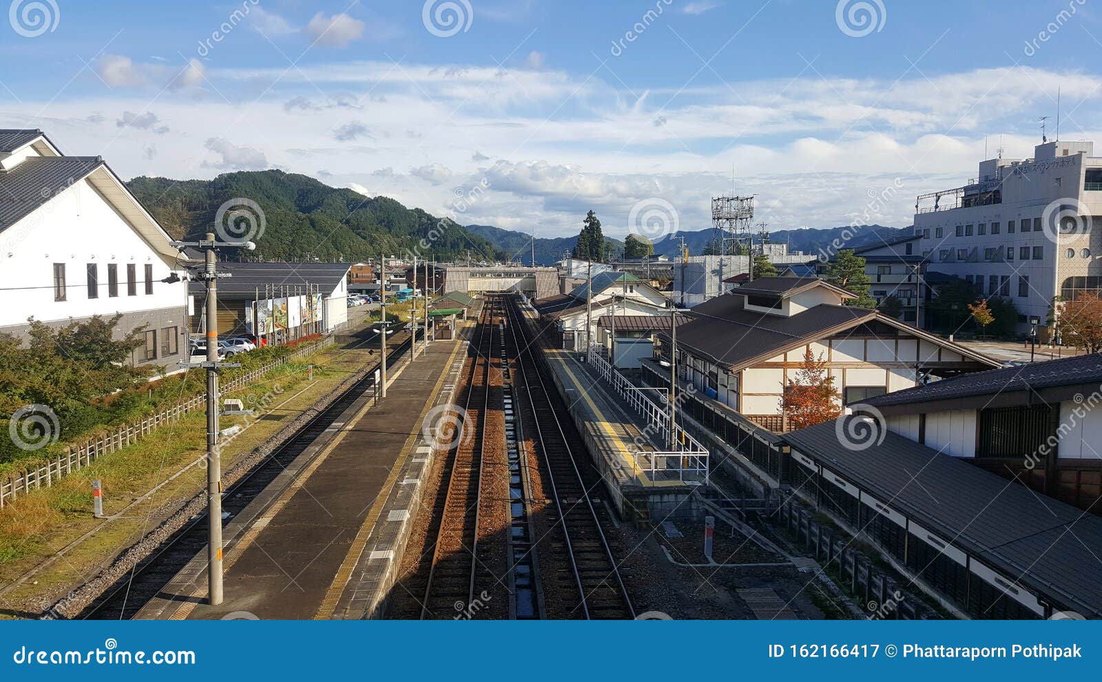 Paisagem Da Estação Ferroviária De Hida-Furukawa, No Japão a