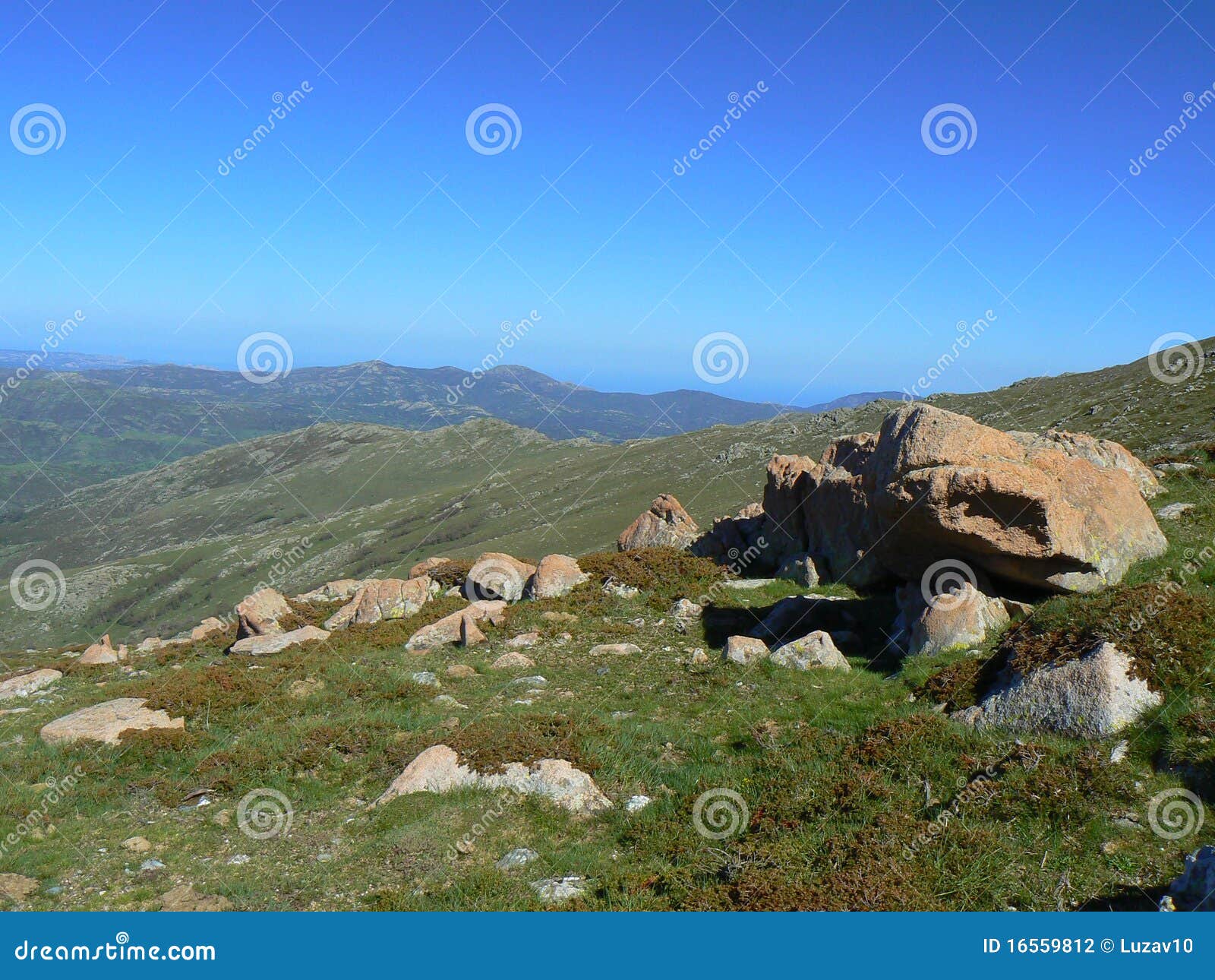 Cenário da paisagem de Sardinia com montanhas