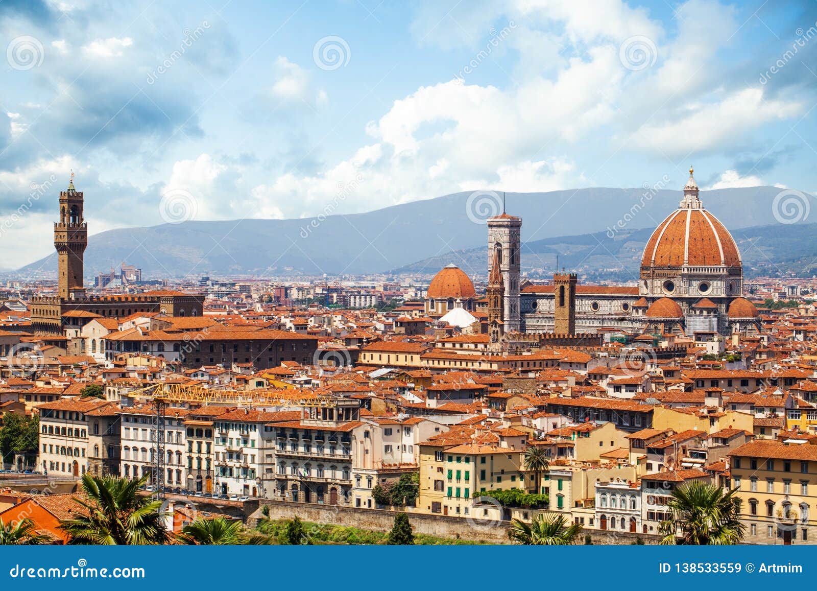 Paisaje de Florencia en Italia con la torre antigua del palacio viejo Palazzo Vecchio, Florence Duomo, di Santa Maria del Fiore de la basílica Señales de Firenze