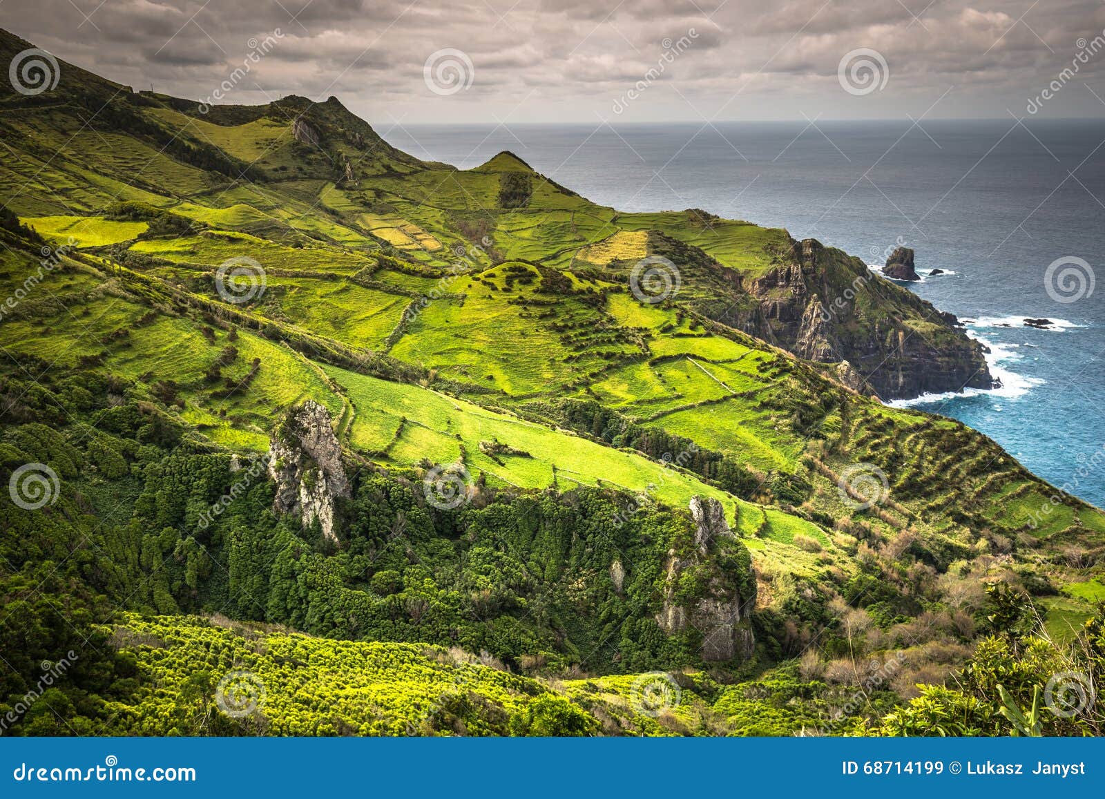 Paisaje De La Isla De Flores Azores, Portugal Imagen de archivo - Imagen de  horizontal, archipiélago: 68714199