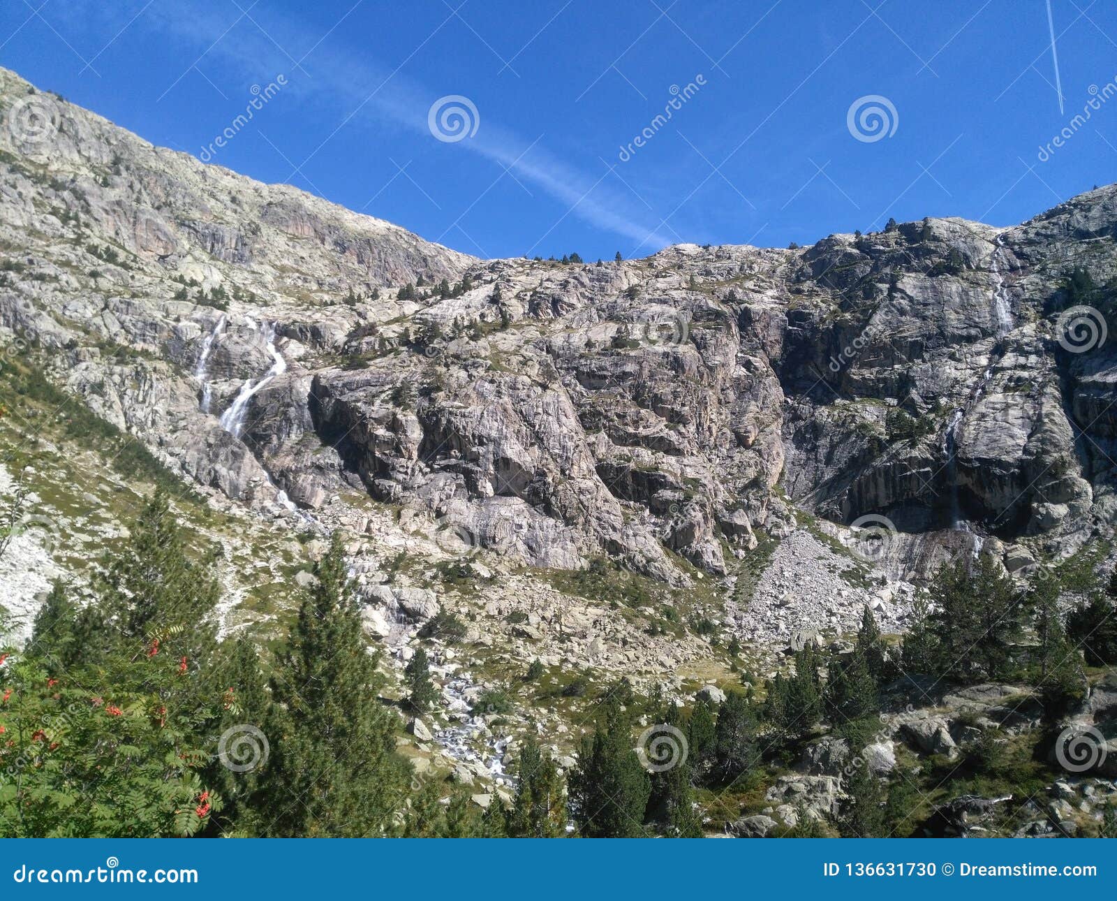 paisaje del pirineo aragones cascadas