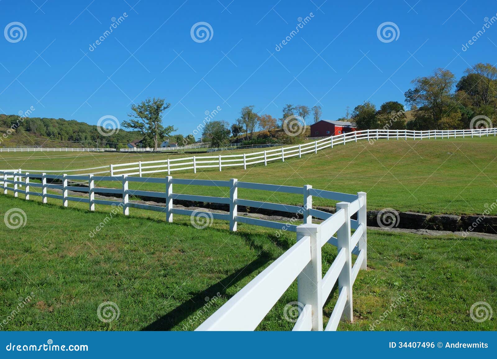 Paisaje Del Rancho De La Montaña Foto de archivo Imagen de blanco