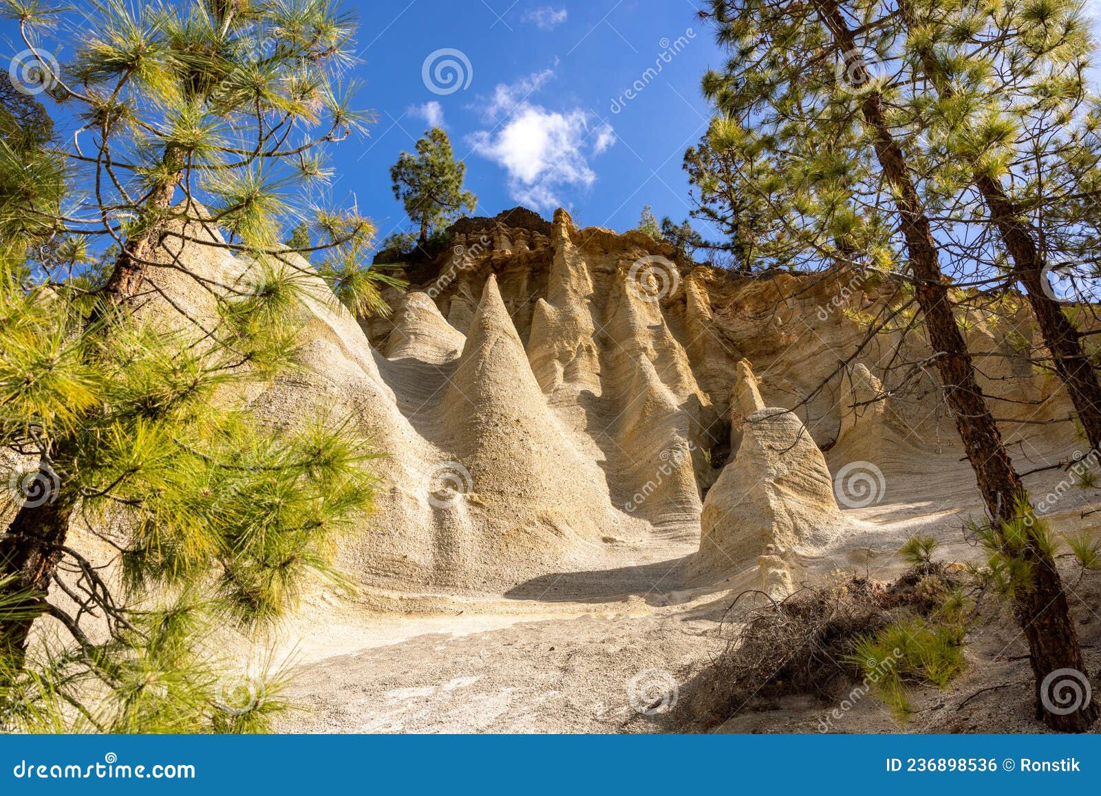 paisaje lunar - lunar landscape rock formations in tenerife