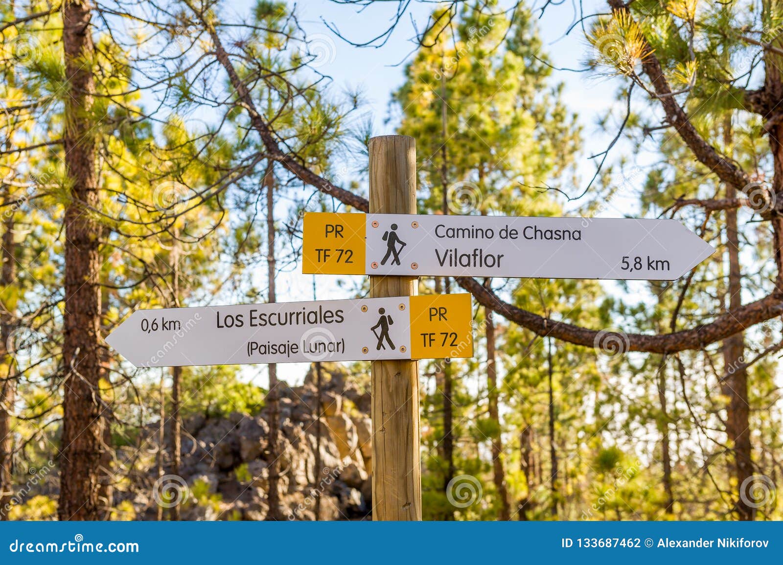 paisaje lunar and vilaflor hiking route sign