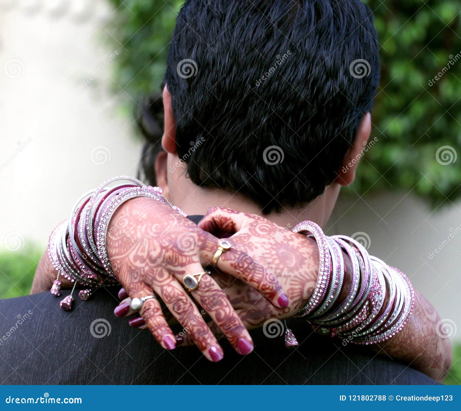 Wedding rings symbol love family. A pair of simple wedding rings 4915272  Stock Photo at Vecteezy