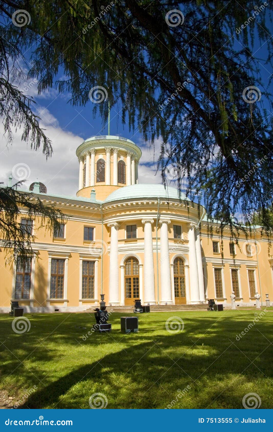 The Palace In Arkhangelskoye Stock Image - Image of facade, journey ...