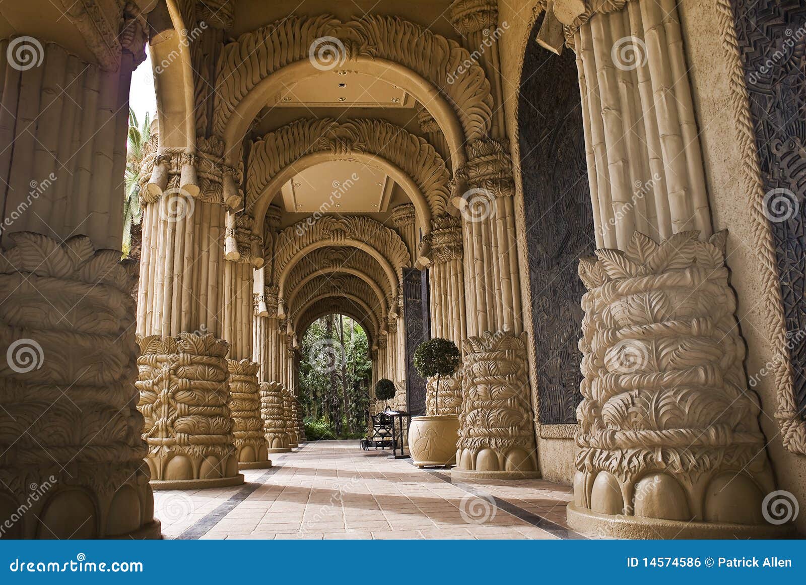 the palace of the lost city - arched entrance