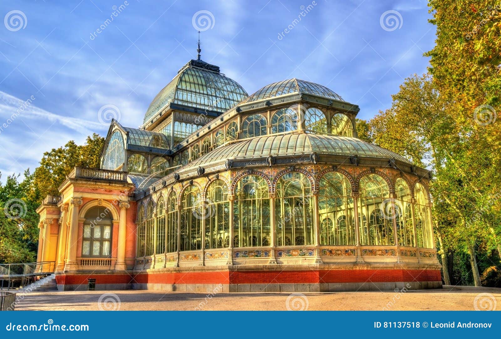 palacio de cristal in buen retiro park - madrid, spain