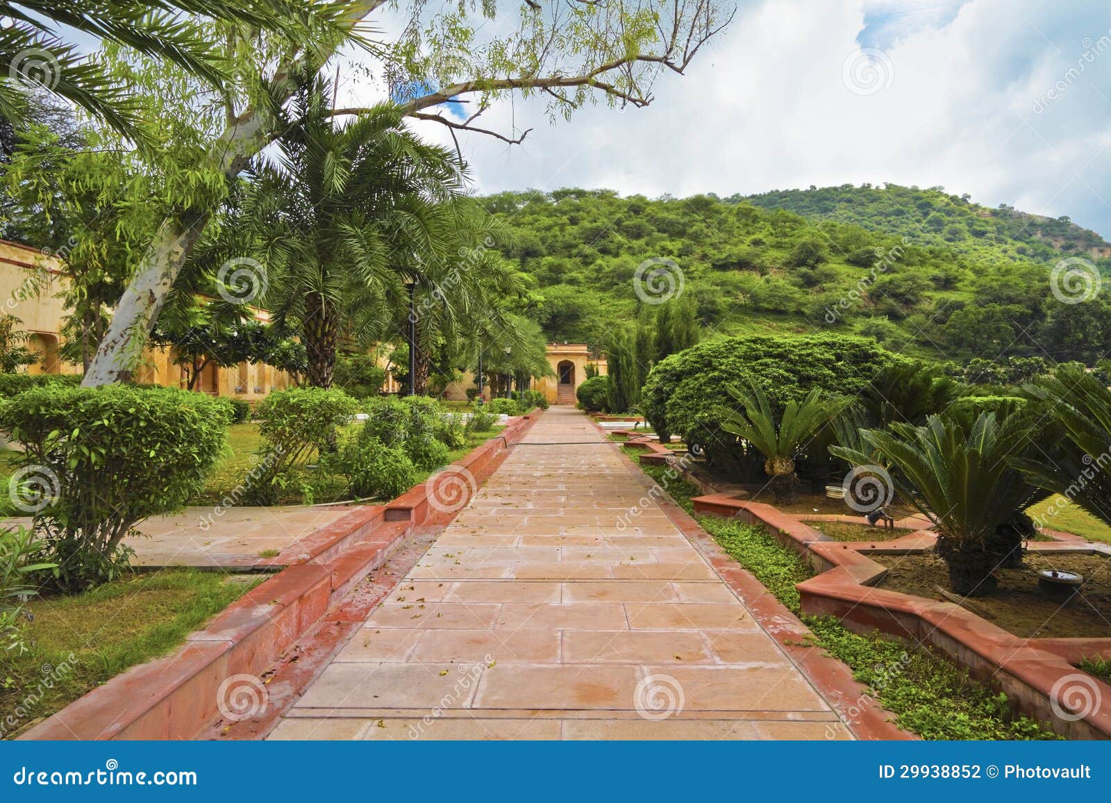 Jardín Del Palacio De Sisodia Rani En Jaipur Foto de archivo - Imagen de  lujo, musulmanes: 29938852
