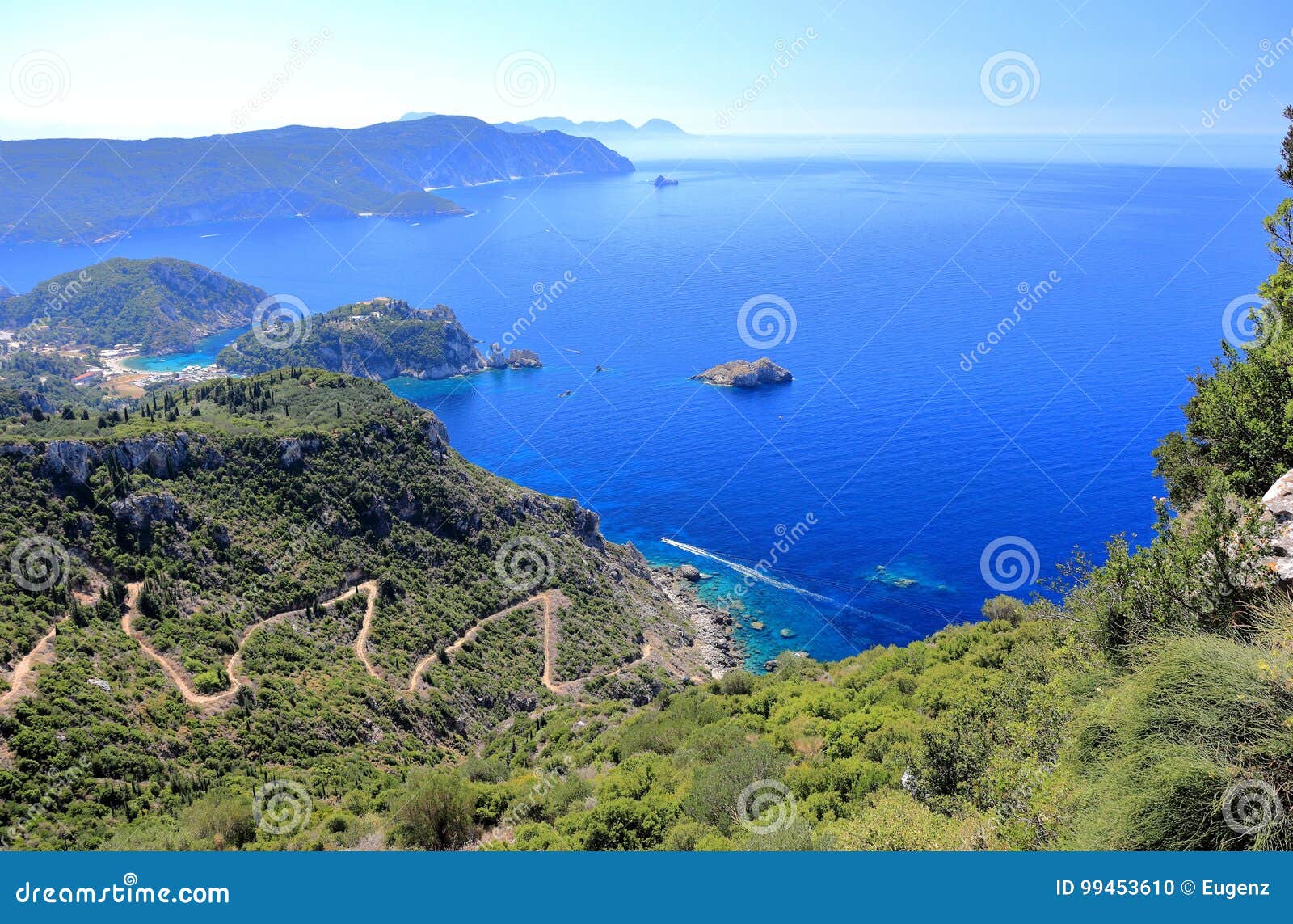 Palaiokastritsa Na Ilha De Corfu Vista De Angelokastro Mar Ionian ...