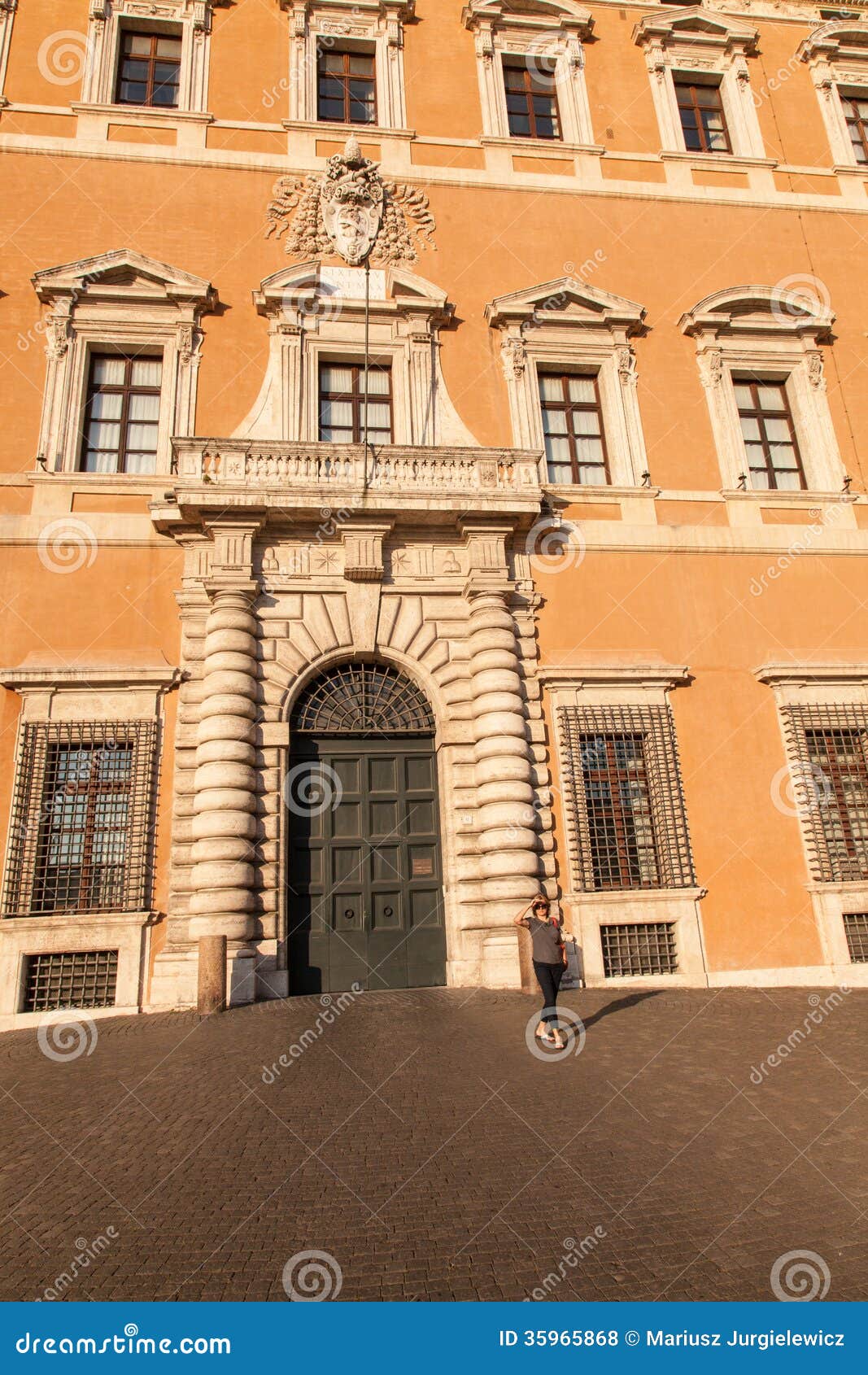Palais de Lateran. Le palais apostolique du Lateran est un palais antique de Roman Empire et plus tard de la résidence papale principale.