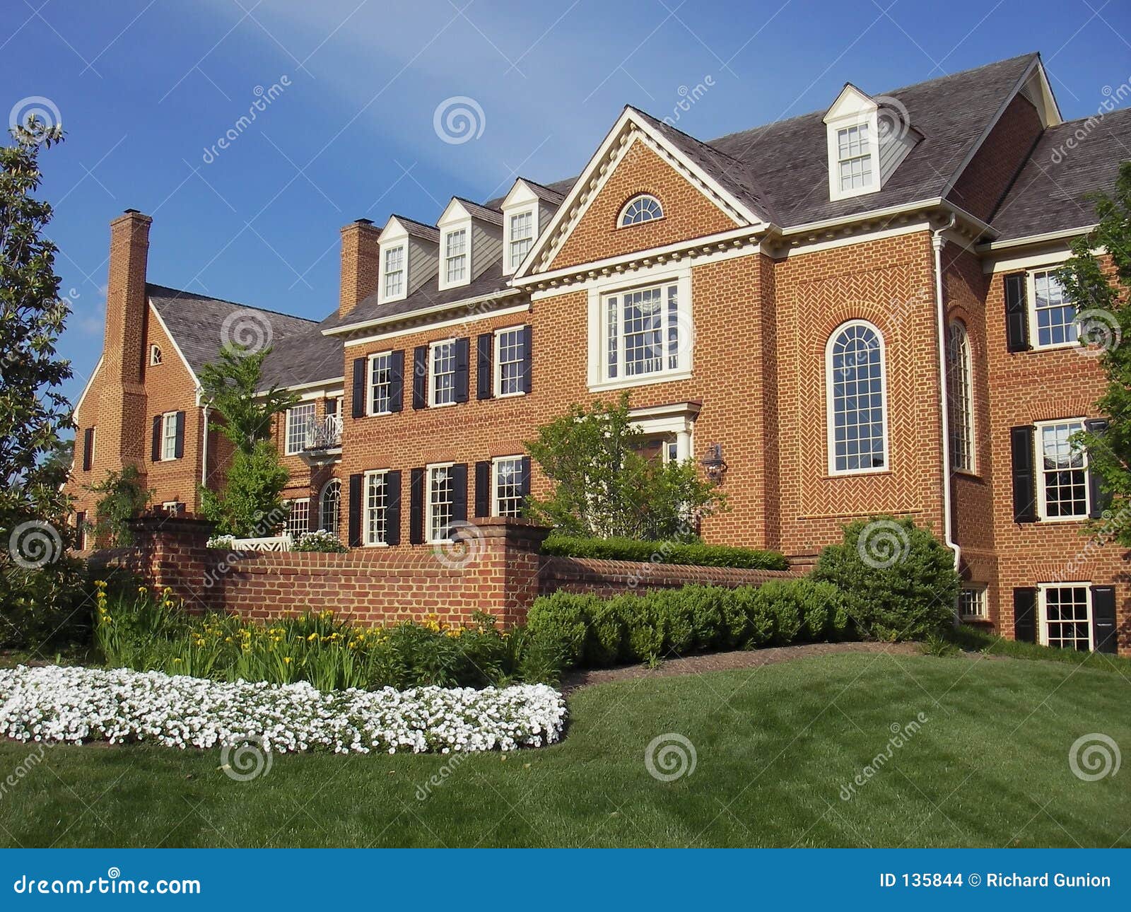 Palazzo del mattone rosso fotografia stock. Immagine di contea 135844