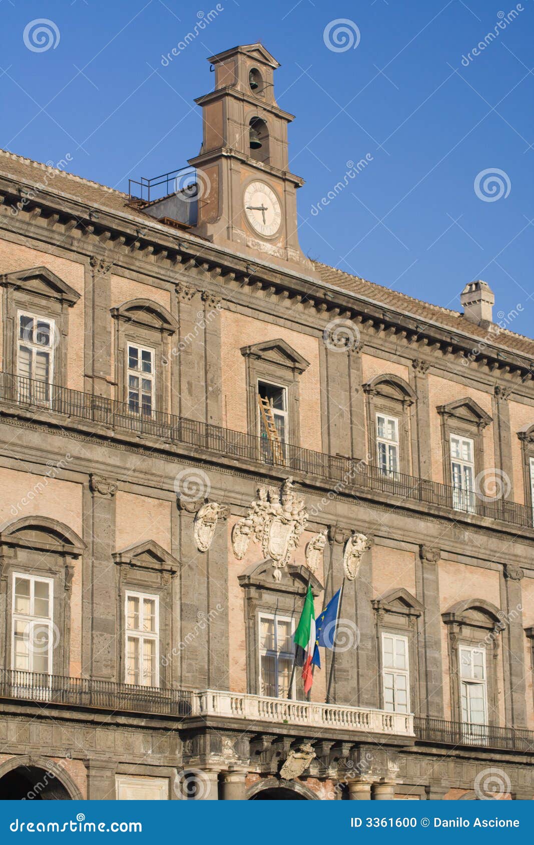 Palazzo Reale, Napoli. Palazzo Reale (palazzo reale) a Napoli, Italia. Particolare della facciata.