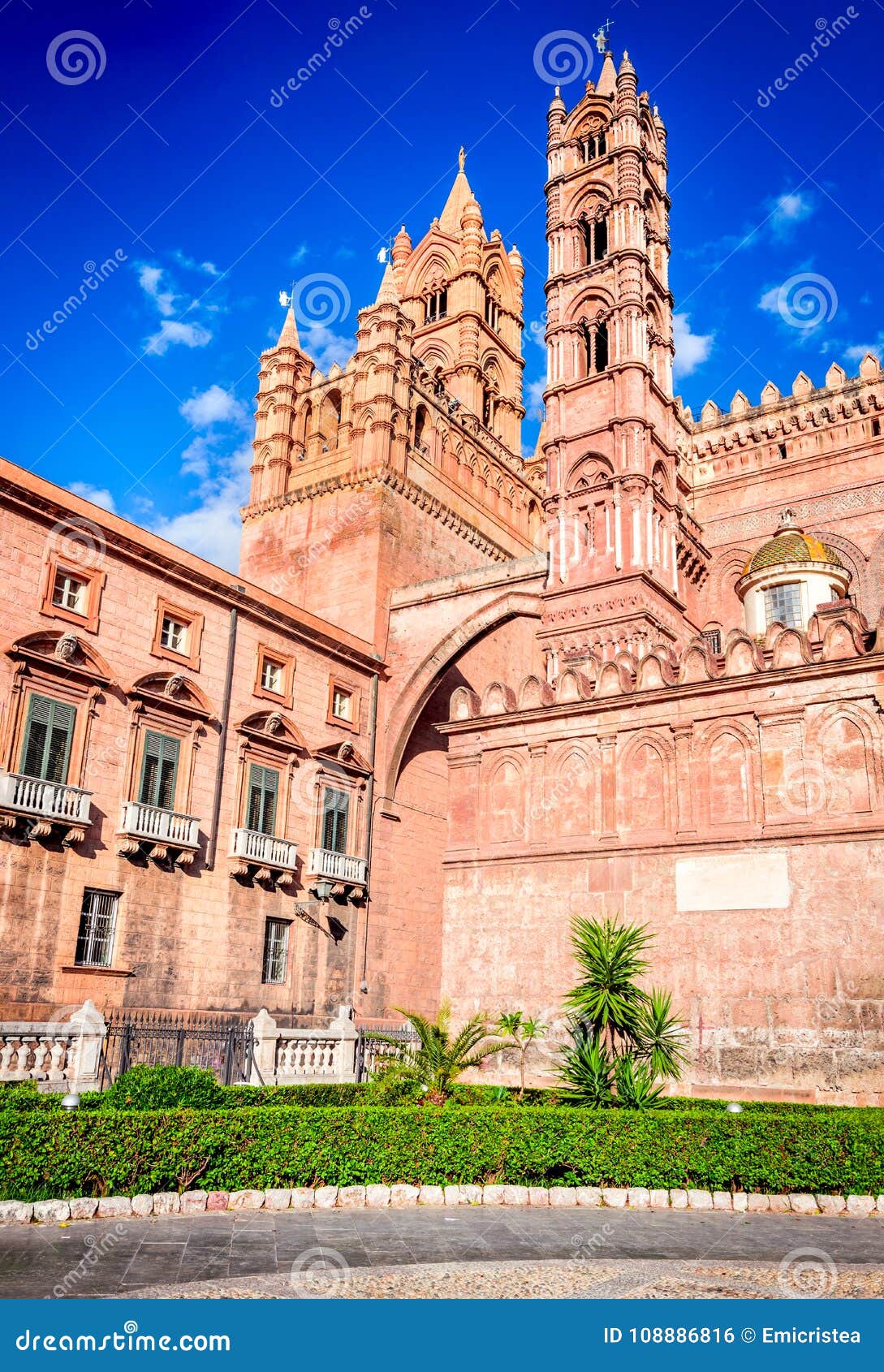 Palerme, Sicile, Italie Norman Cathedral. Palerme, Sicile Vue crépusculaire Norman Cathedral d'hypothèse Vierge Marie, Italie médiévale