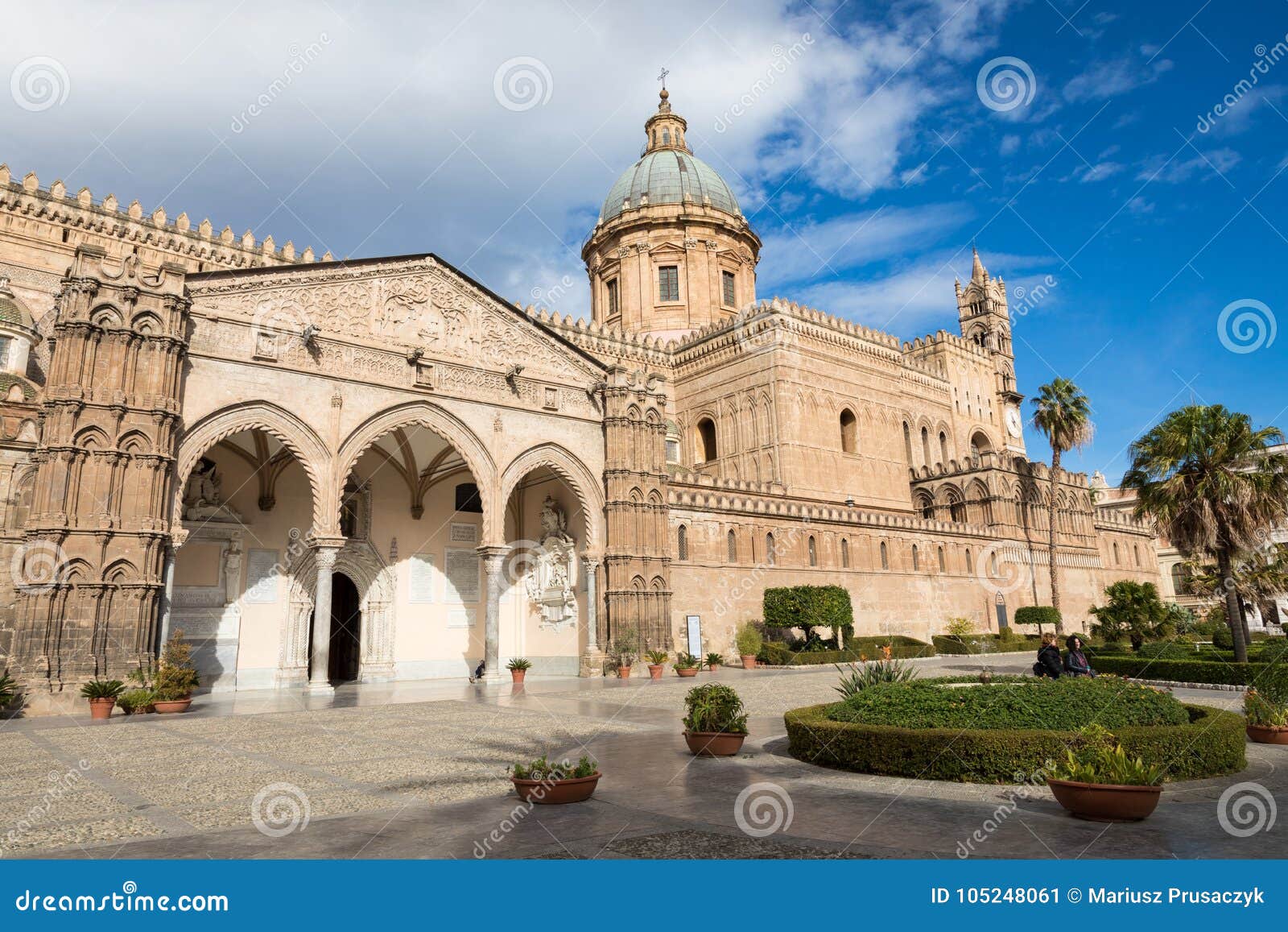 Palermo katedra jest katedralnym kościół Rzymskokatolicki. Palermo katedra jest katedralnym kościół Rzymskokatolicka archidiecezja Palermo lokalizował w Sicily południowy Włochy