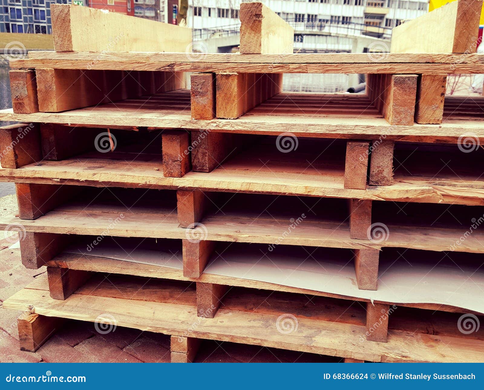 Paletas de madera foto de archivo. Imagen de exterior 68366624