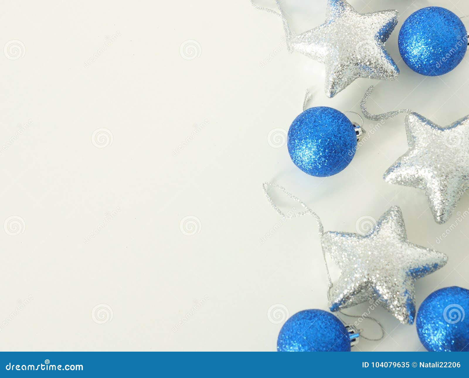 Sfondi Natalizi Blu.Palle Blu Delle Decorazioni Di Natale E Stelle D Argento Immagine Stock Immagine Di Natale Festivity 104079635