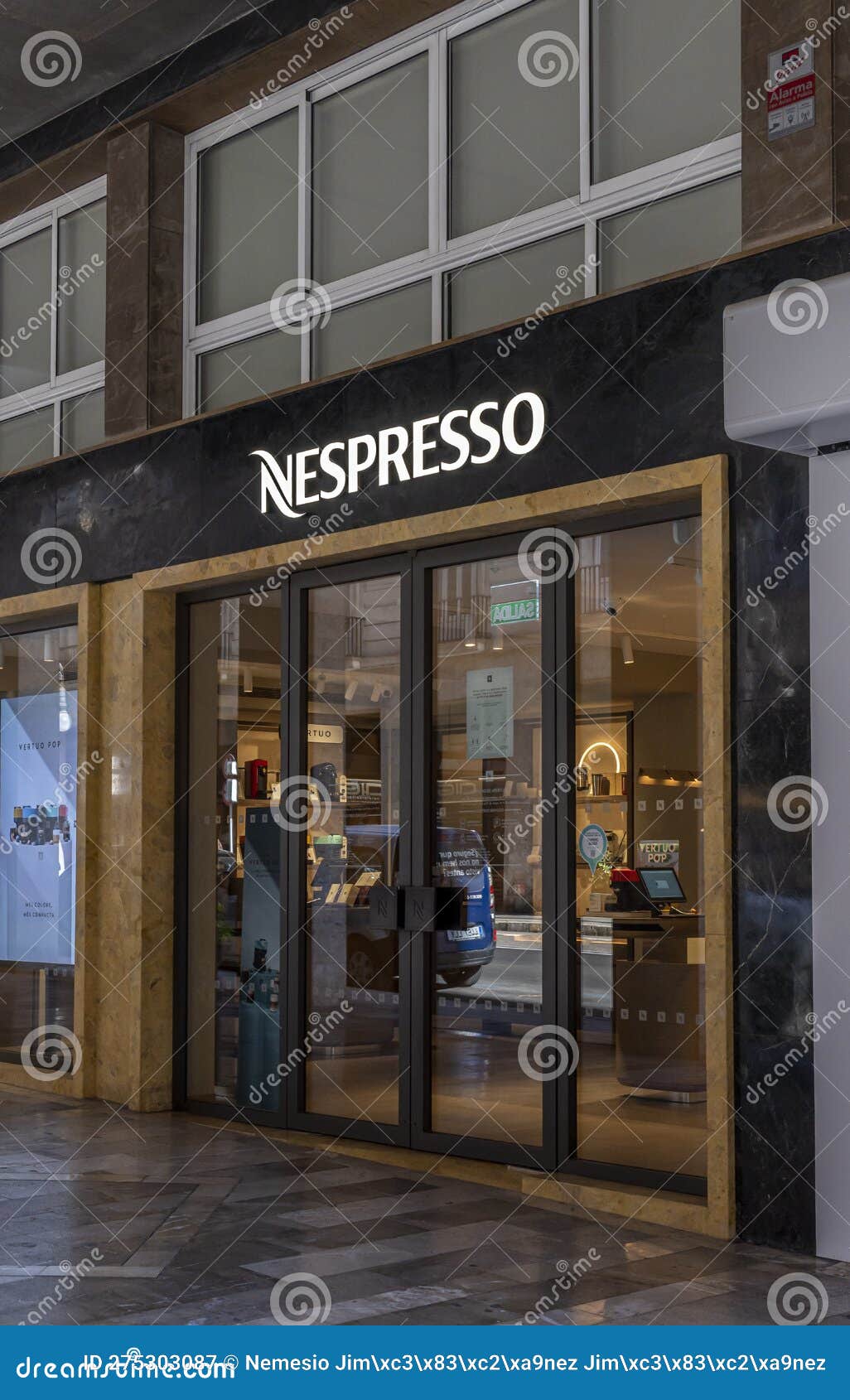 horisont Finde sig i for meget Store of the Multinational Coffee Company Nespresso Editorial Photography -  Image of people, entrance: 275303087