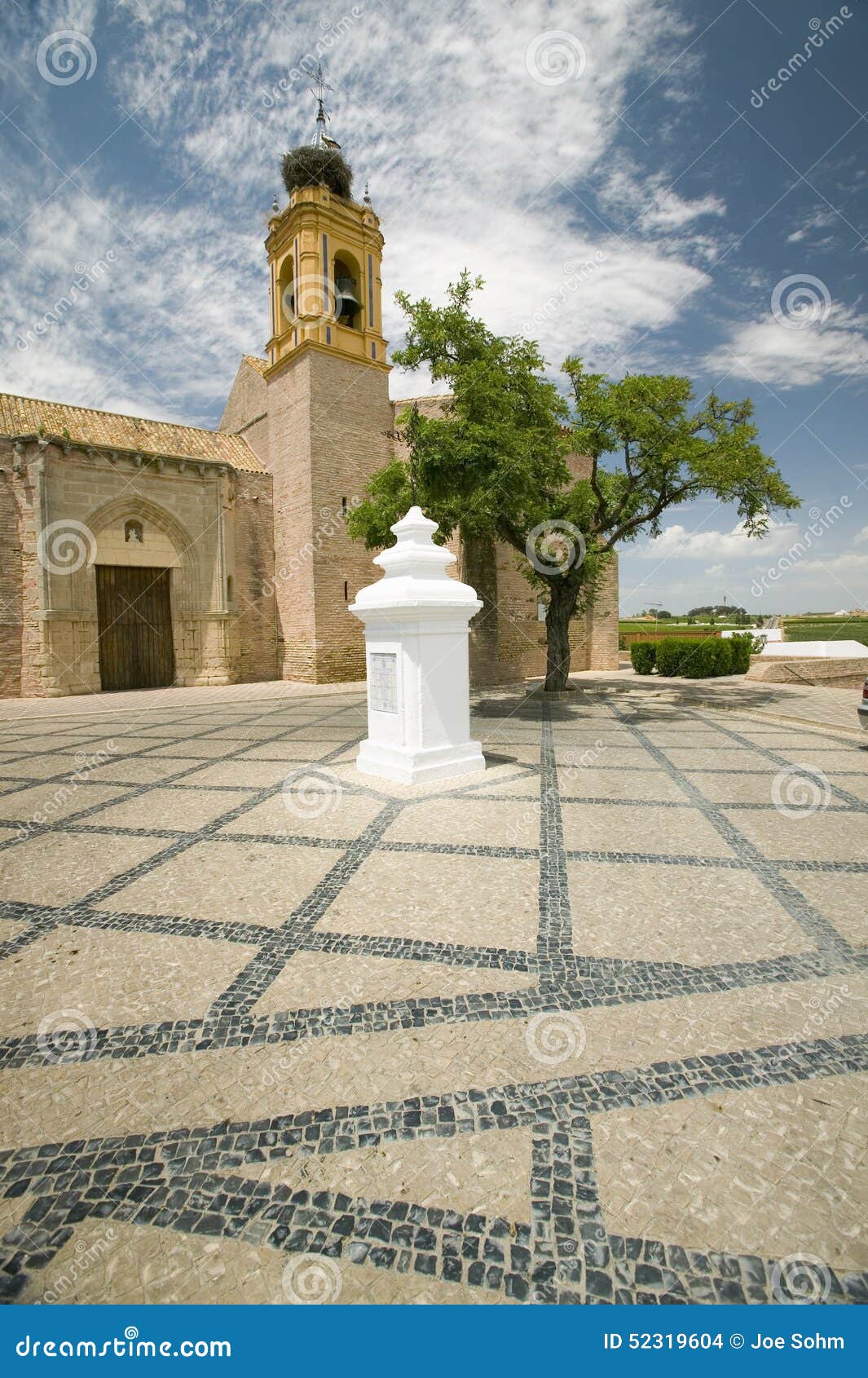 palos crew monument in front of san jorge mÃ¯Â¿Â½rtir, the church of saint george martyr, where christopher columbus and sailors pray