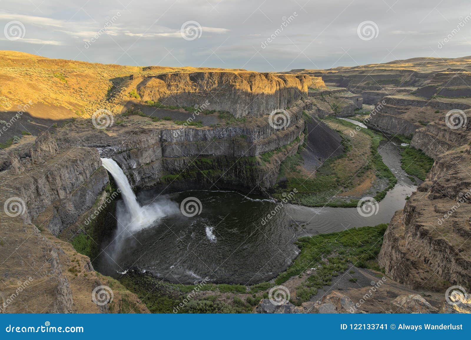 Palouse baja parque de estado. La región de Palouse de Washington State es una región agrícola