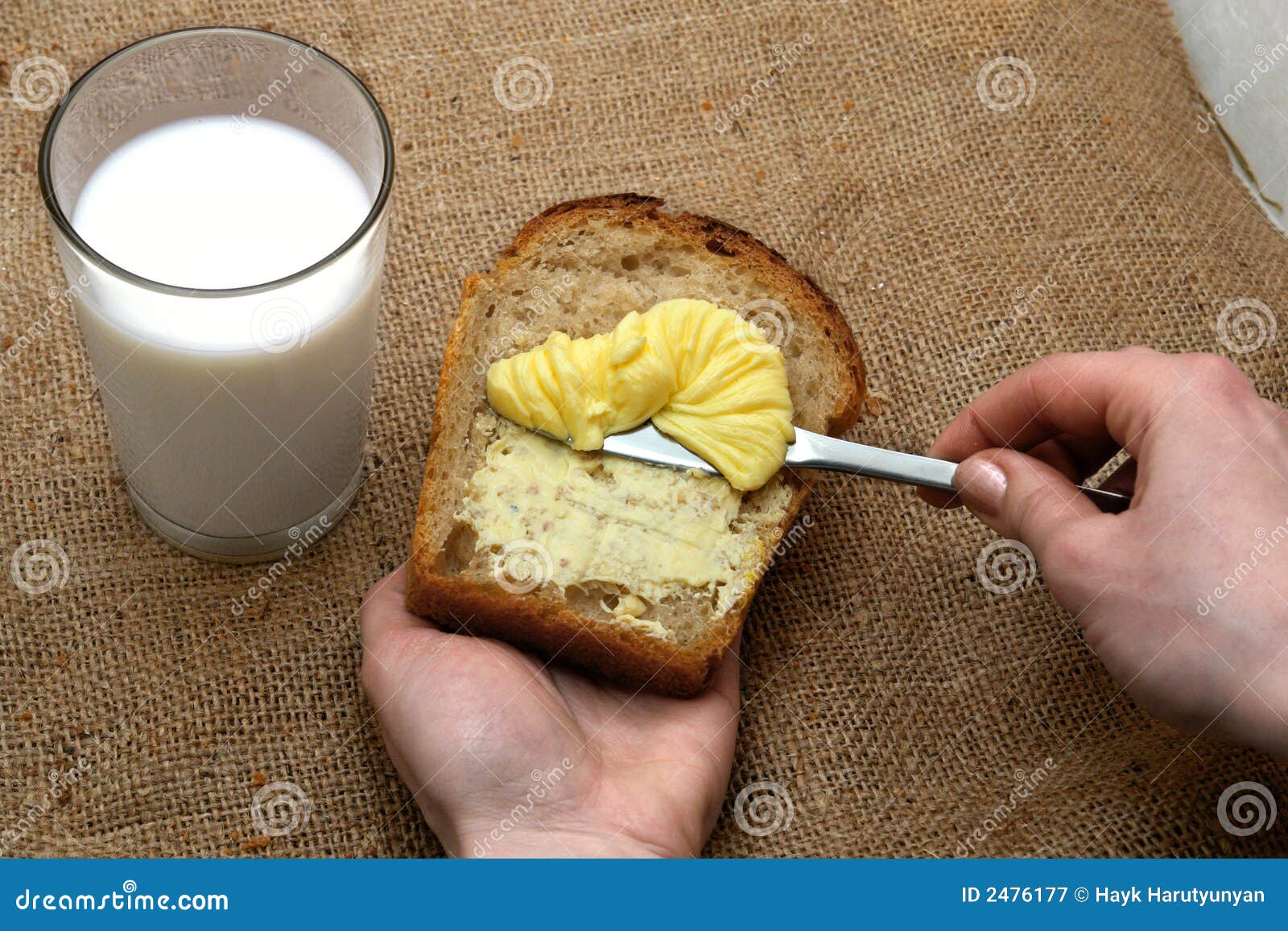 Pan, mantequilla y leche imagen de archivo. Imagen de bocado 2476177