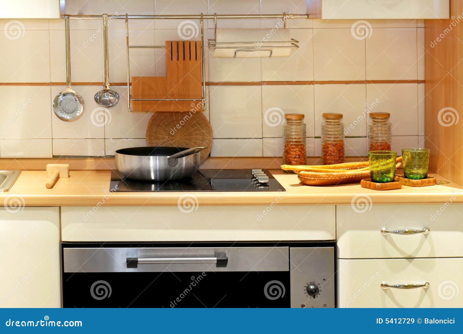 Pan and oven stock image. Image of utensil, kitchenware 5412729