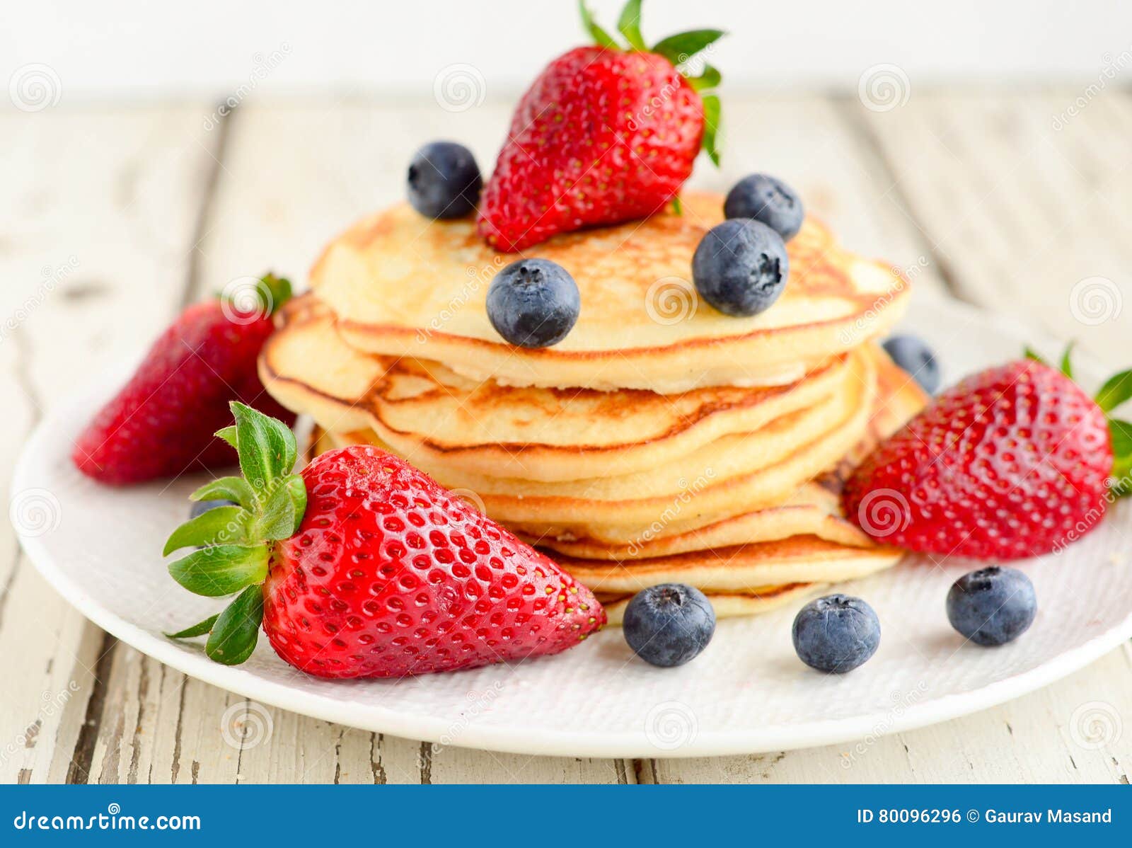 pancakes served with berries