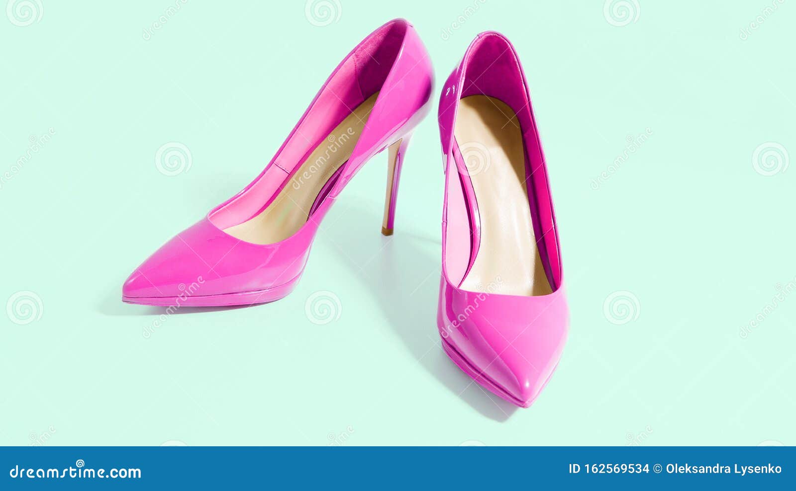Pancarta De Zapatos Rosados De Mujer Los Tacones Altos Se Vista Superior La Femenina Accesorios Para Zapato Fo Foto de archivo - Imagen de accesorios, copia: 162569534