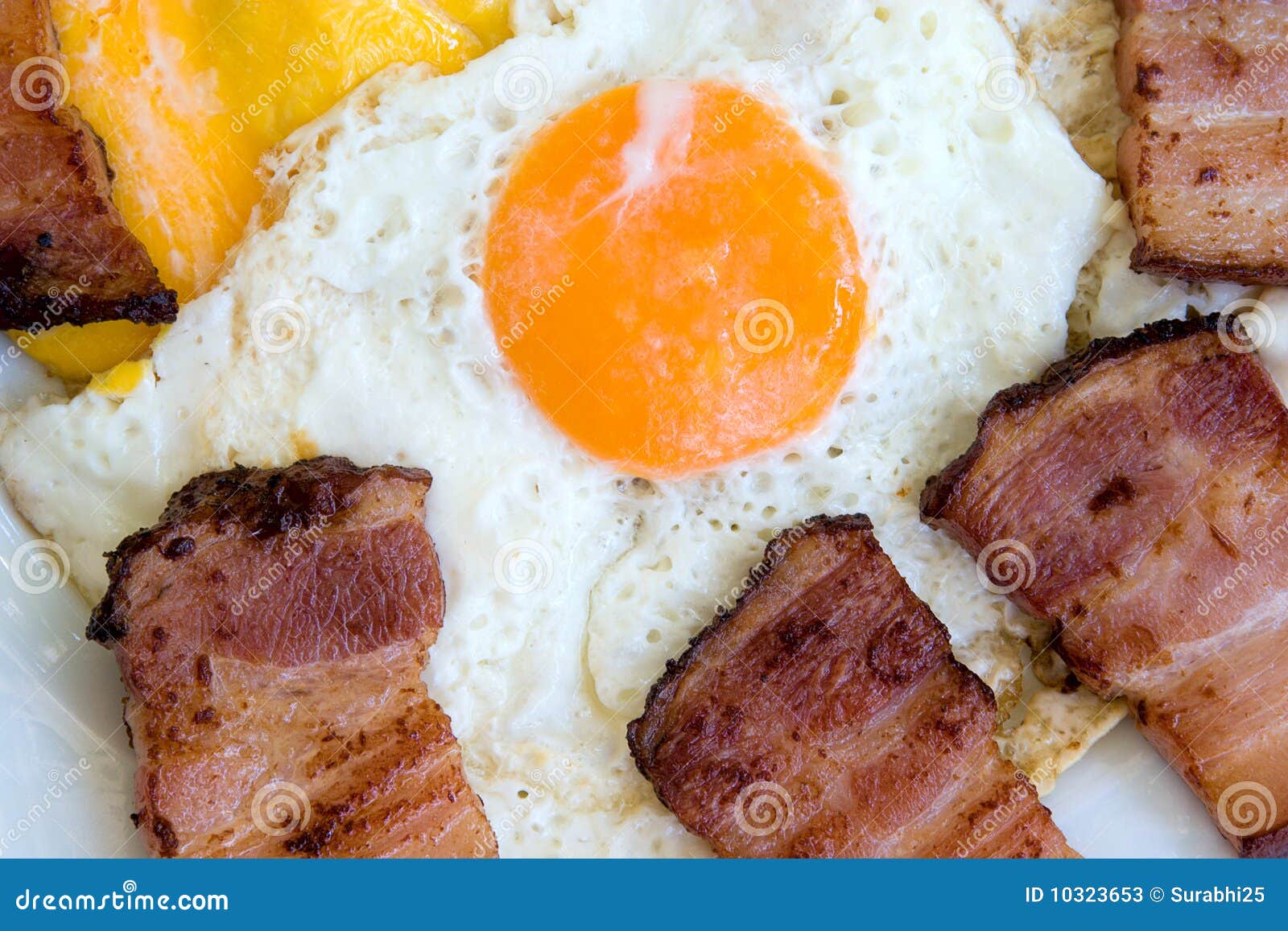 Pancetta Affumicata Fritta Con Le Uova Immagine Stock Immagine di rinfrescamento, bianco 10323653