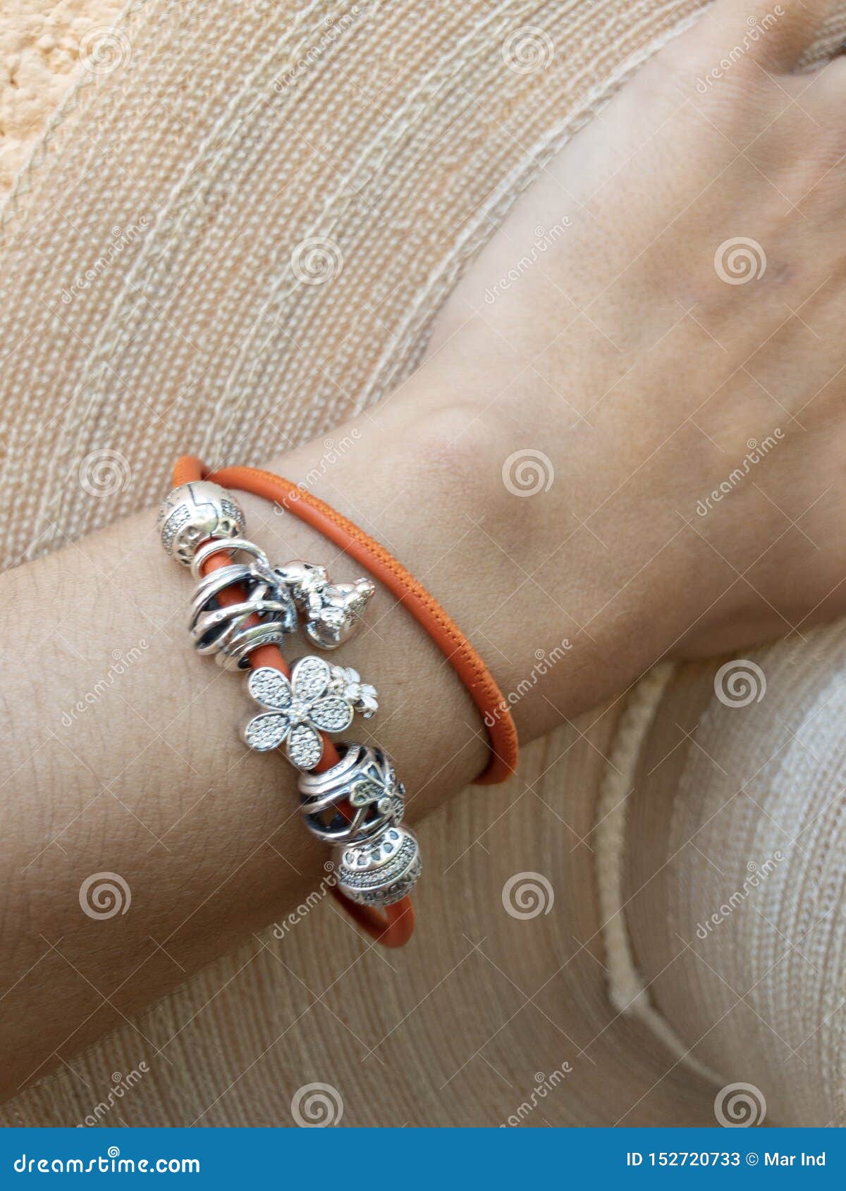 Pandora Armband Stockbild Bild Von Hintergrund Hand 152720733