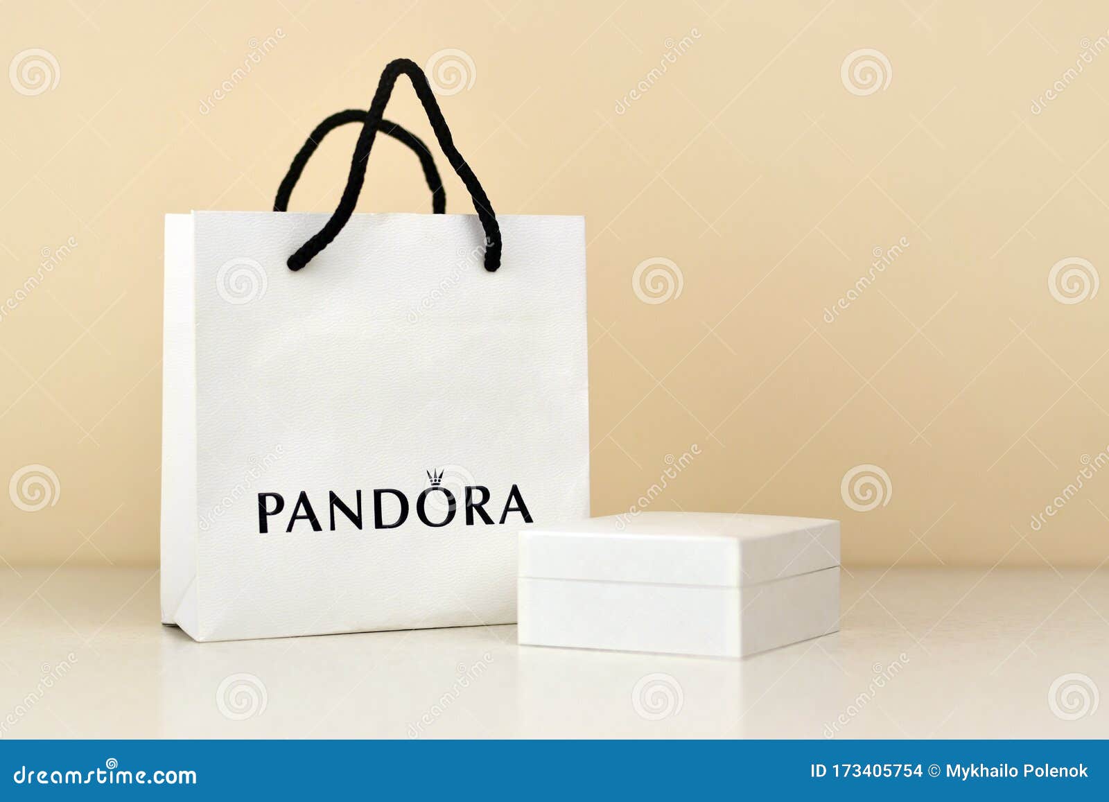 Pandora Carrier Bag with Logo. Pandora Brand is a Manufacturer of Jewelry Products Copenhagen, Denmark Editorial Stock Image Image of famous, pack: 173405754