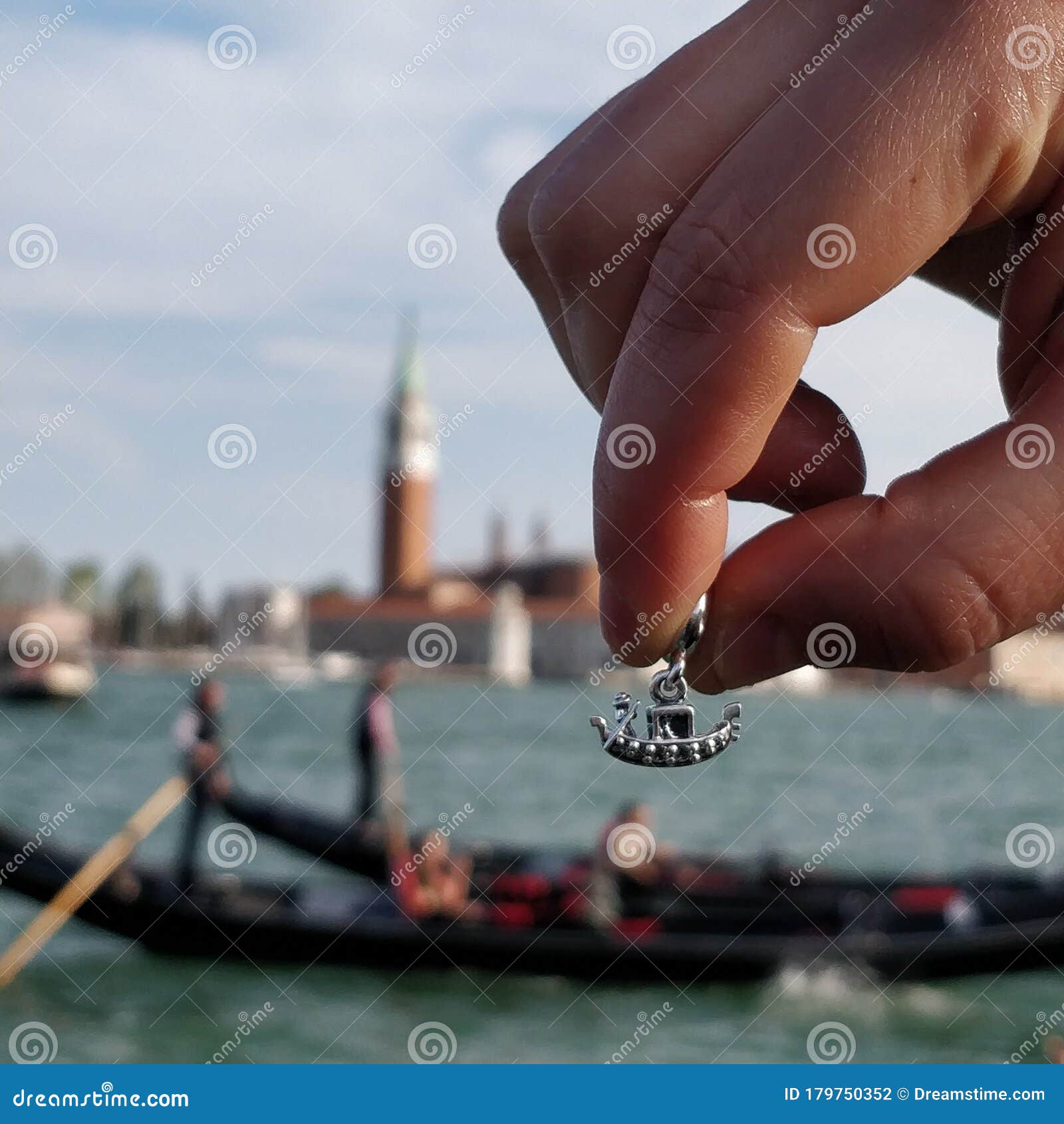 pandora jewerly in the great canal of venice