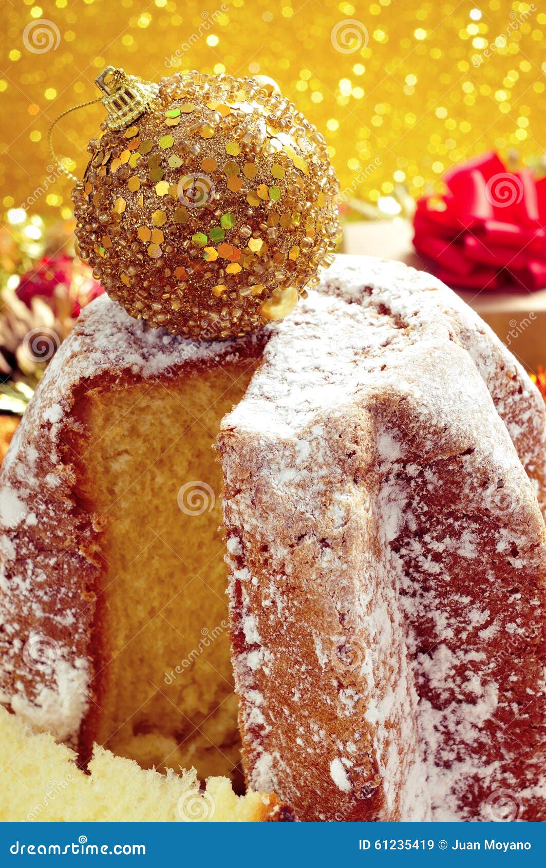 Pan italiano pandoro